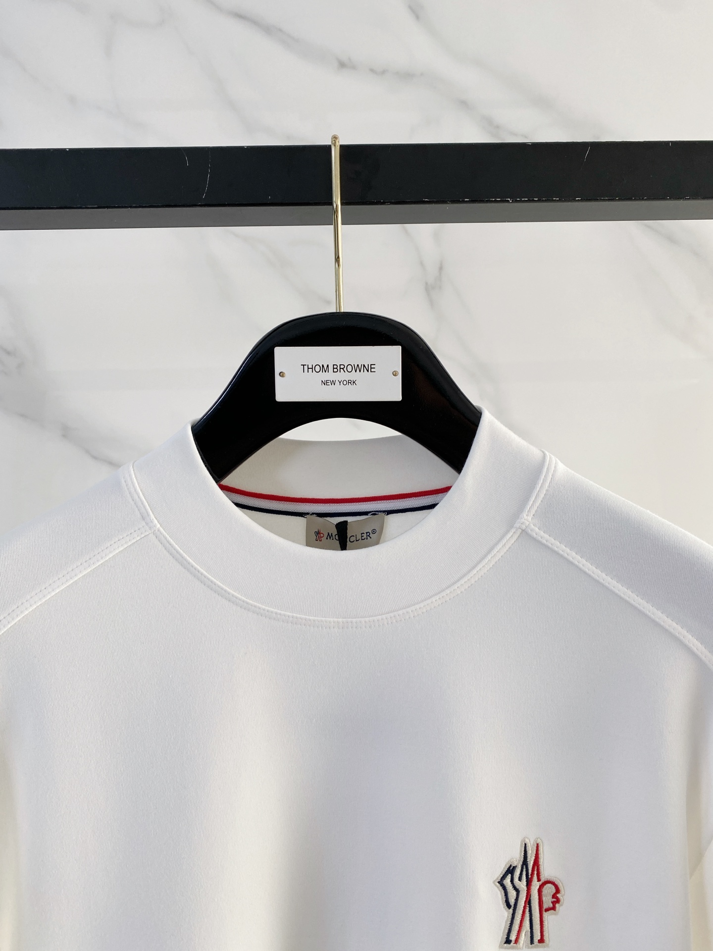 蒙口 精品打底衫 贸易公司订单 25SS 秋冬新款意式轻奢男士休闲长袖打底衫长袖 T恤 卫衣平整的抗皱性