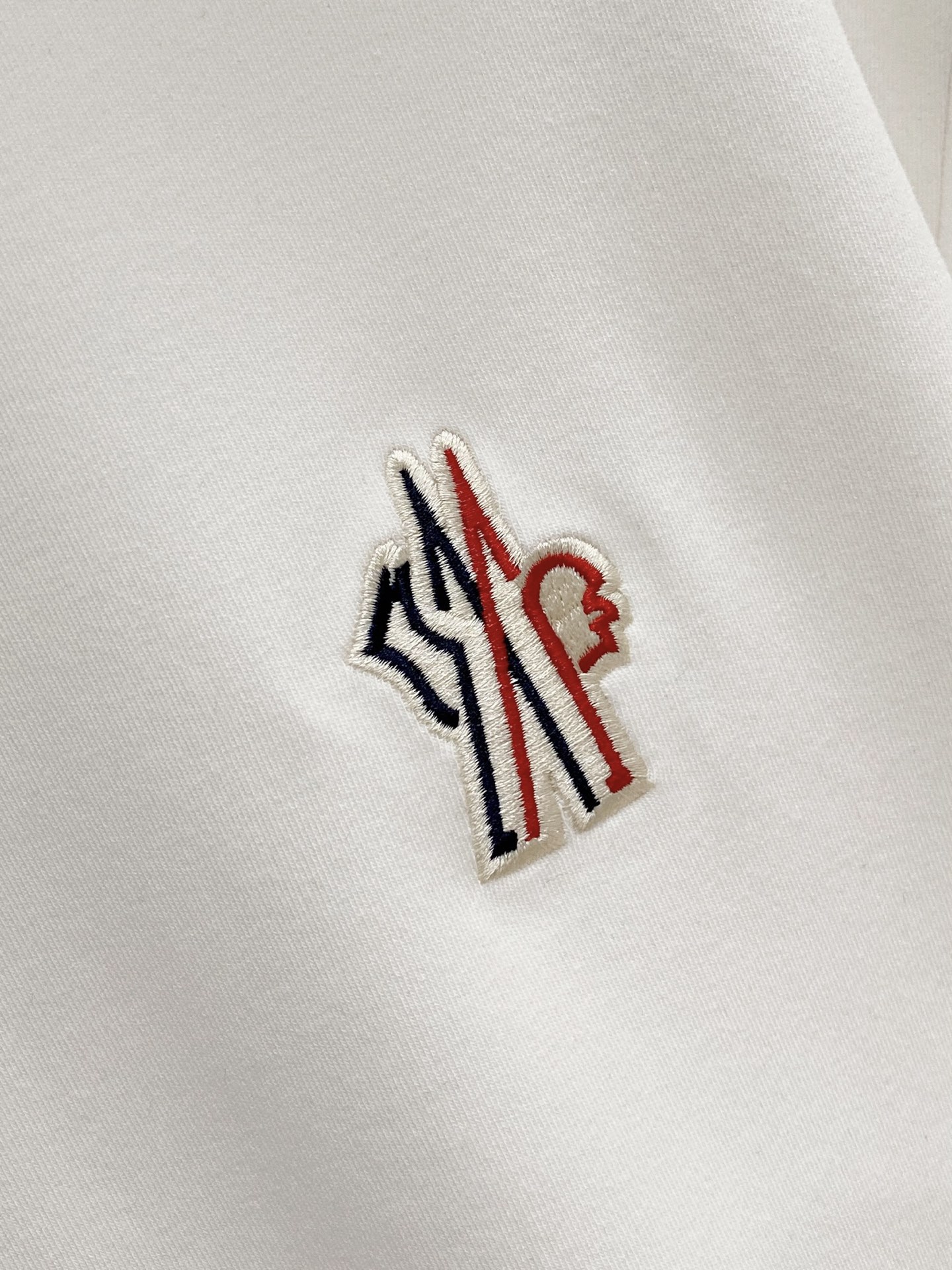 蒙口 精品打底衫 贸易公司订单 25SS 秋冬新款意式轻奢男士休闲长袖打底衫长袖 T恤 卫衣平整的抗皱性