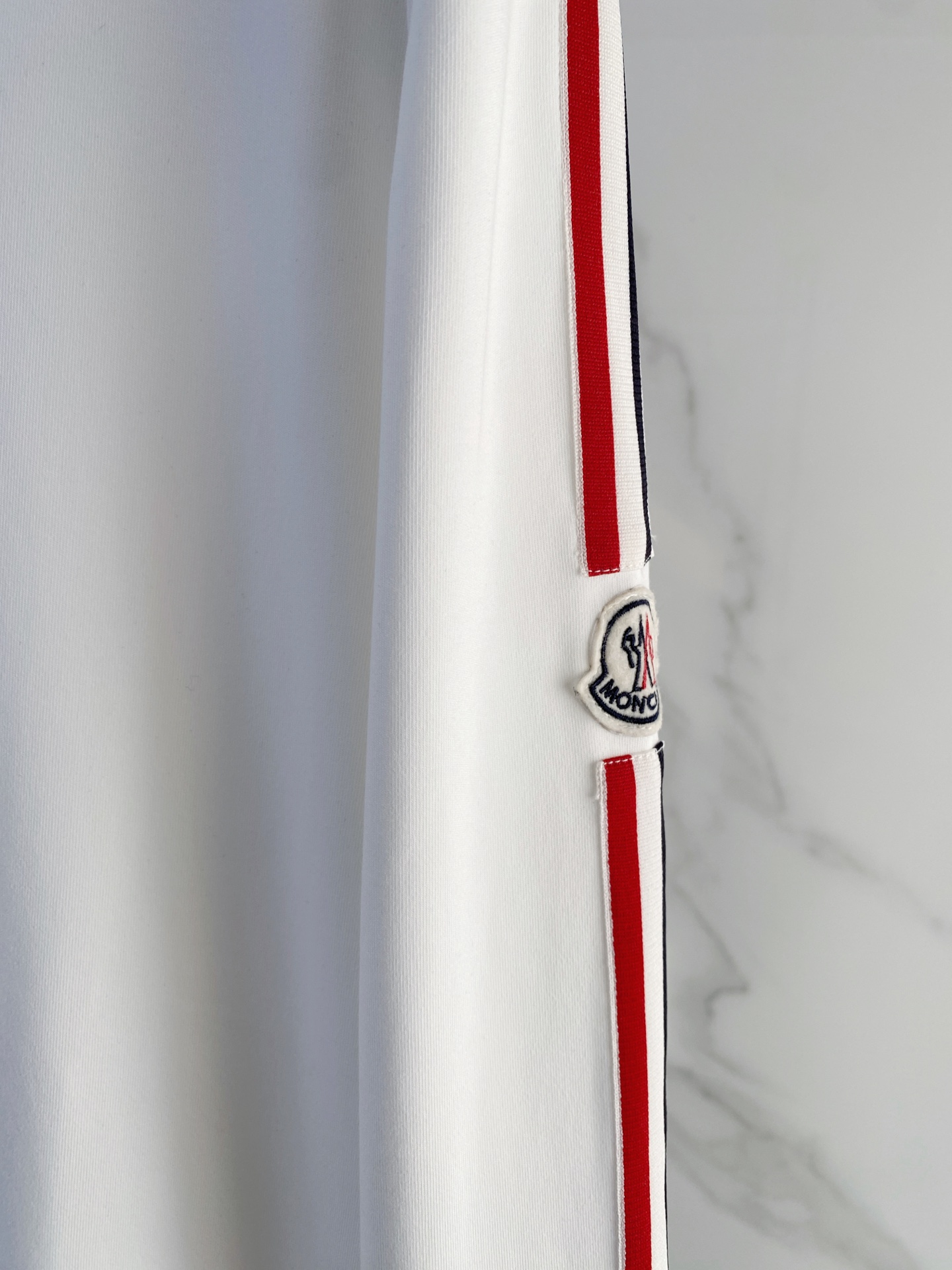 蒙口 精品打底衫 贸易公司订单 25SS 秋冬新款意式轻奢男士休闲长袖打底衫长袖 T恤 卫衣平整的抗皱性