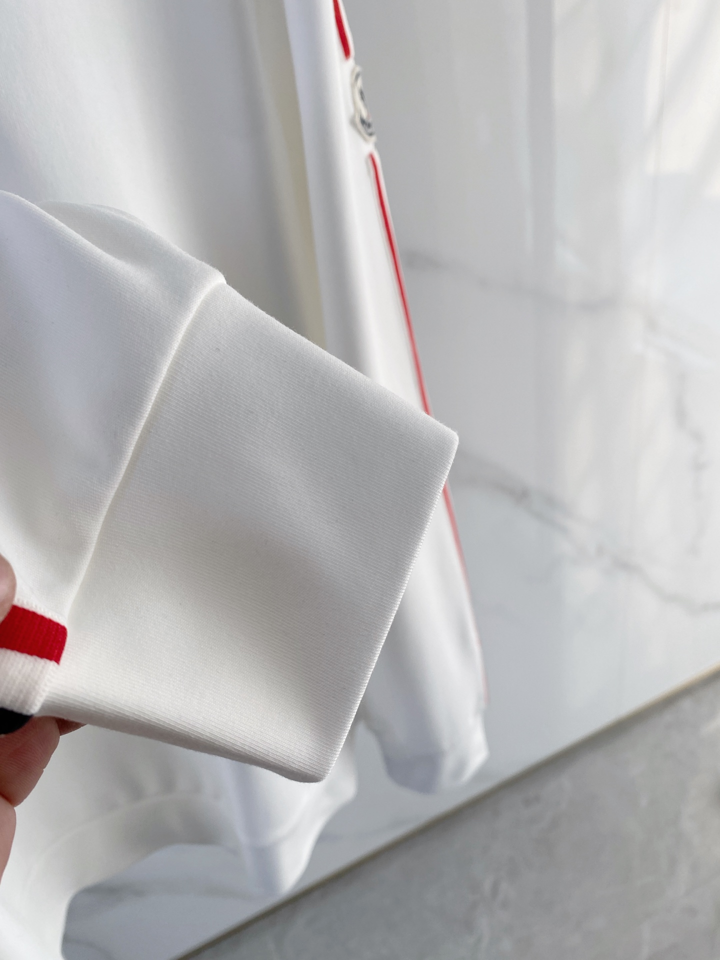 蒙口 精品打底衫 贸易公司订单 25SS 秋冬新款意式轻奢男士休闲长袖打底衫长袖 T恤 卫衣平整的抗皱性