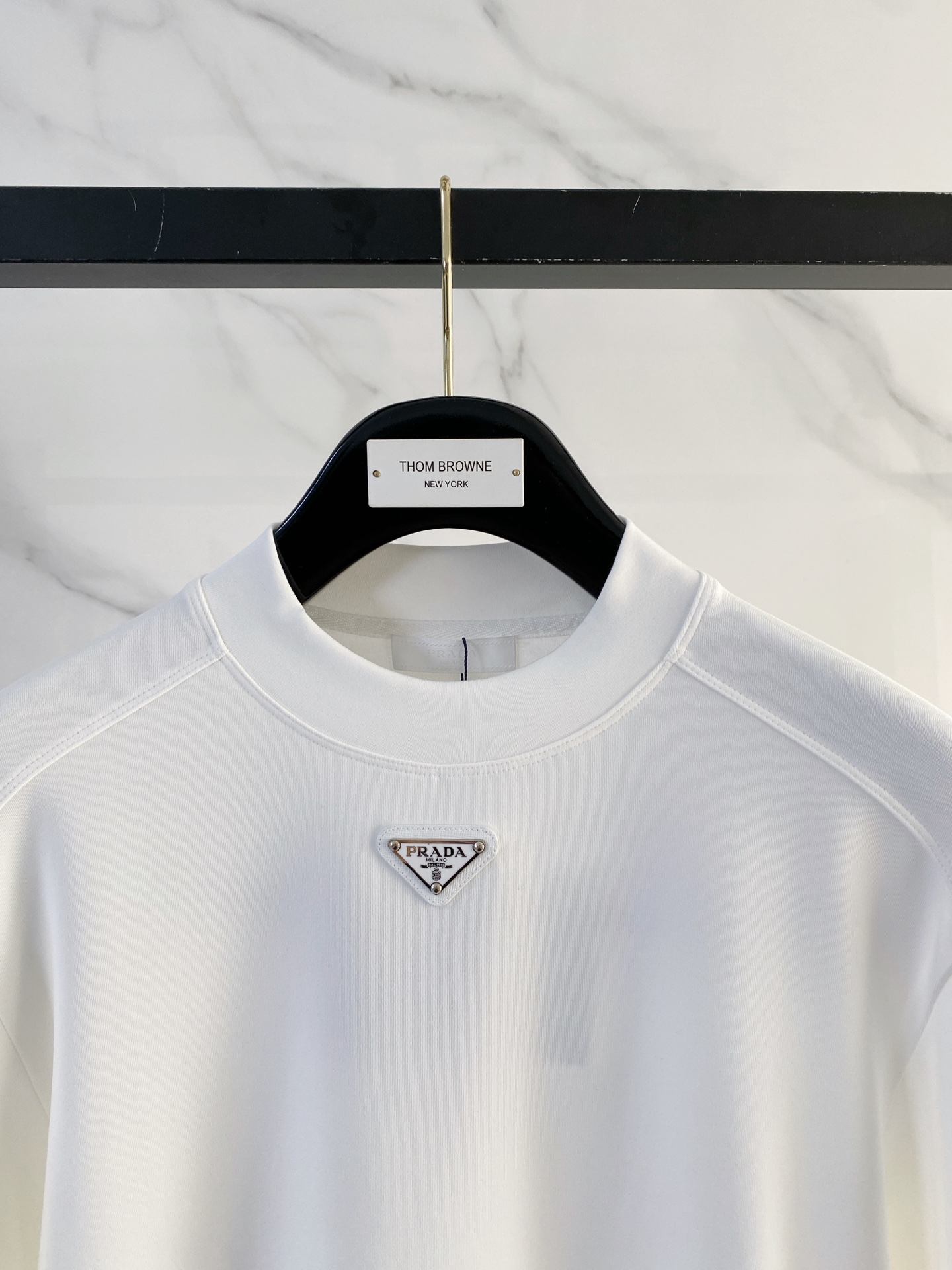 普拉达 精品打底衫 贸易公司订单 25SS 秋冬新款意式轻奢男士休闲长袖打底衫长袖 T恤 卫衣平整的抗皱