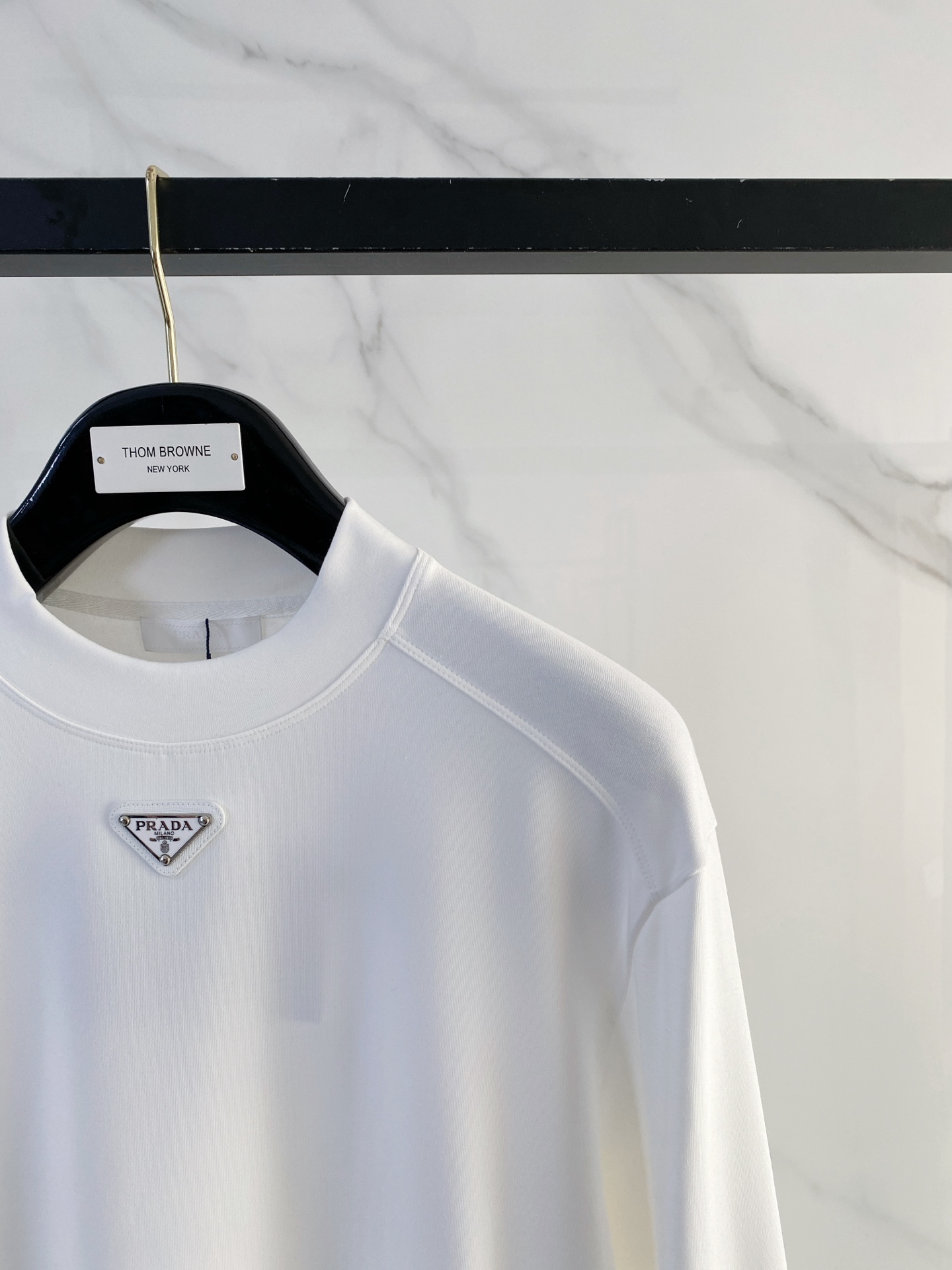 普拉达 精品打底衫 贸易公司订单 25SS 秋冬新款意式轻奢男士休闲长袖打底衫长袖 T恤 卫衣平整的抗皱