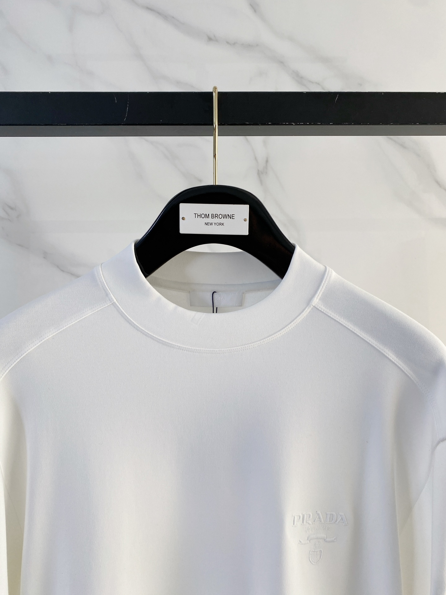 普拉达 精品打底衫 贸易公司订单 25SS 秋冬新款意式轻奢男士休闲长袖打底衫长袖 T恤 卫衣平整的抗皱