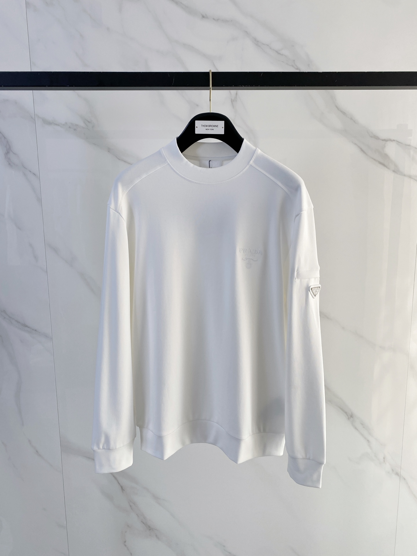 普拉达 精品打底衫 贸易公司订单 25SS 秋冬新款意式轻奢男士休闲长袖打底衫长袖 T恤 卫衣平整的抗皱