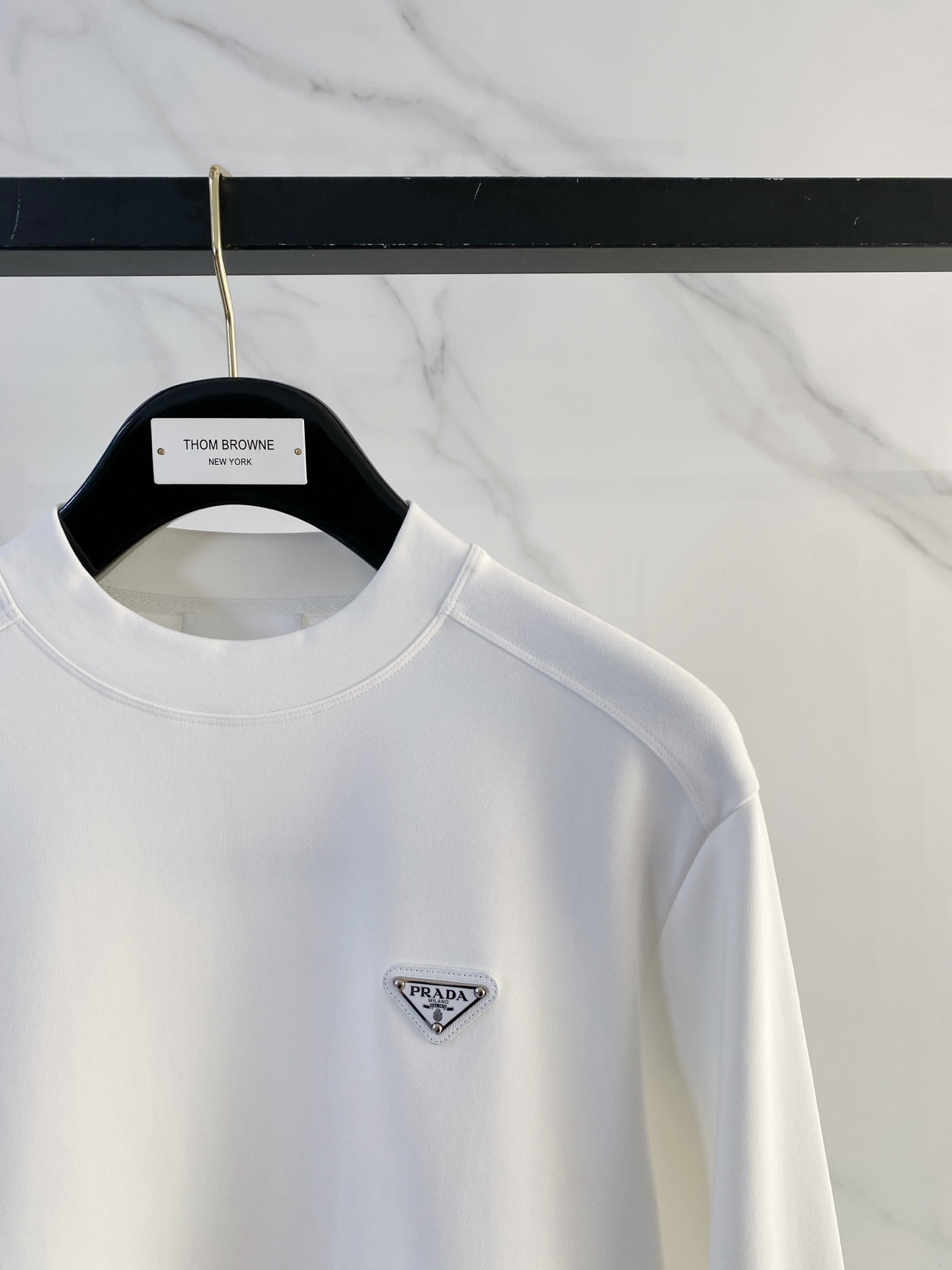 普拉达 精品打底衫 贸易公司订单 25SS 秋冬新款意式轻奢男士休闲长袖打底衫长袖 T恤 卫衣平整的抗皱