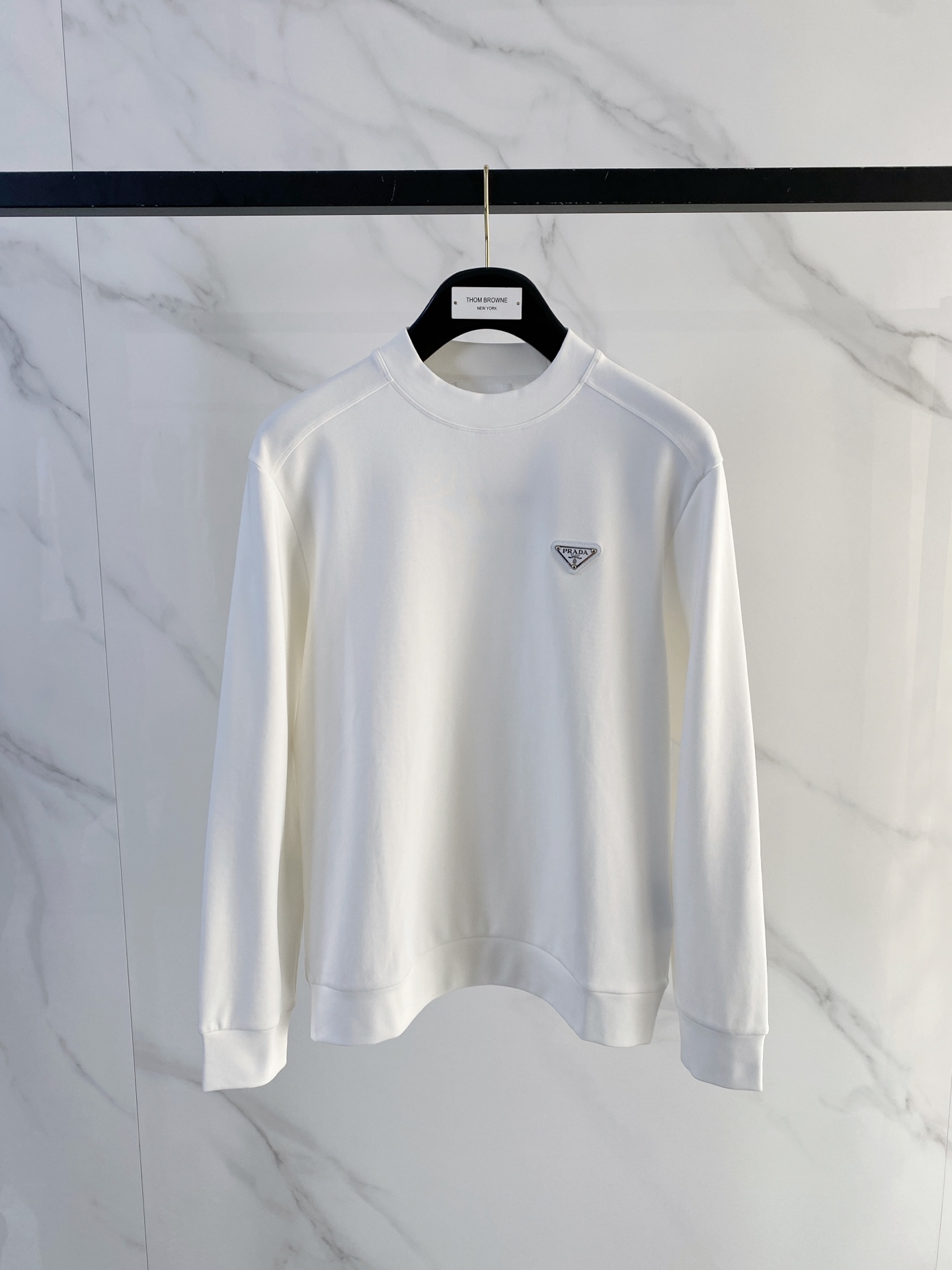 普拉达 精品打底衫 贸易公司订单 25SS 秋冬新款意式轻奢男士休闲长袖打底衫长袖 T恤 卫衣平整的抗皱