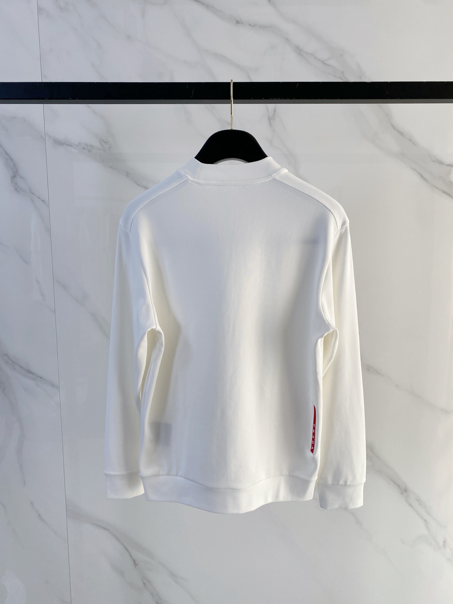 普拉达 精品打底衫 贸易公司订单 25SS 秋冬新款意式轻奢男士休闲长袖打底衫长袖 T恤 卫衣平整的抗皱