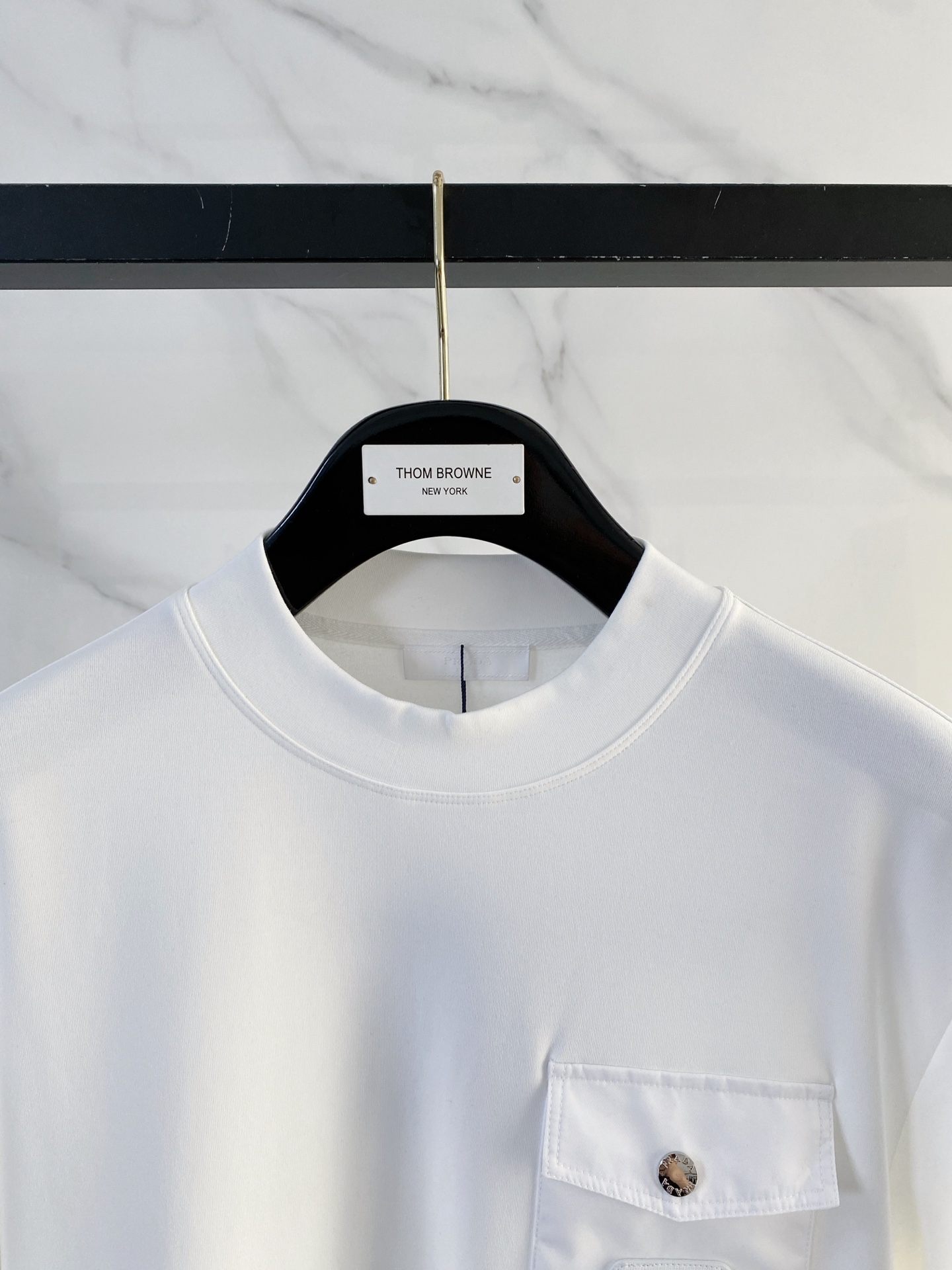 普拉达 精品打底衫 贸易公司订单 25SS 秋冬新款意式轻奢男士休闲长袖打底衫长袖 T恤 卫衣平整的抗皱