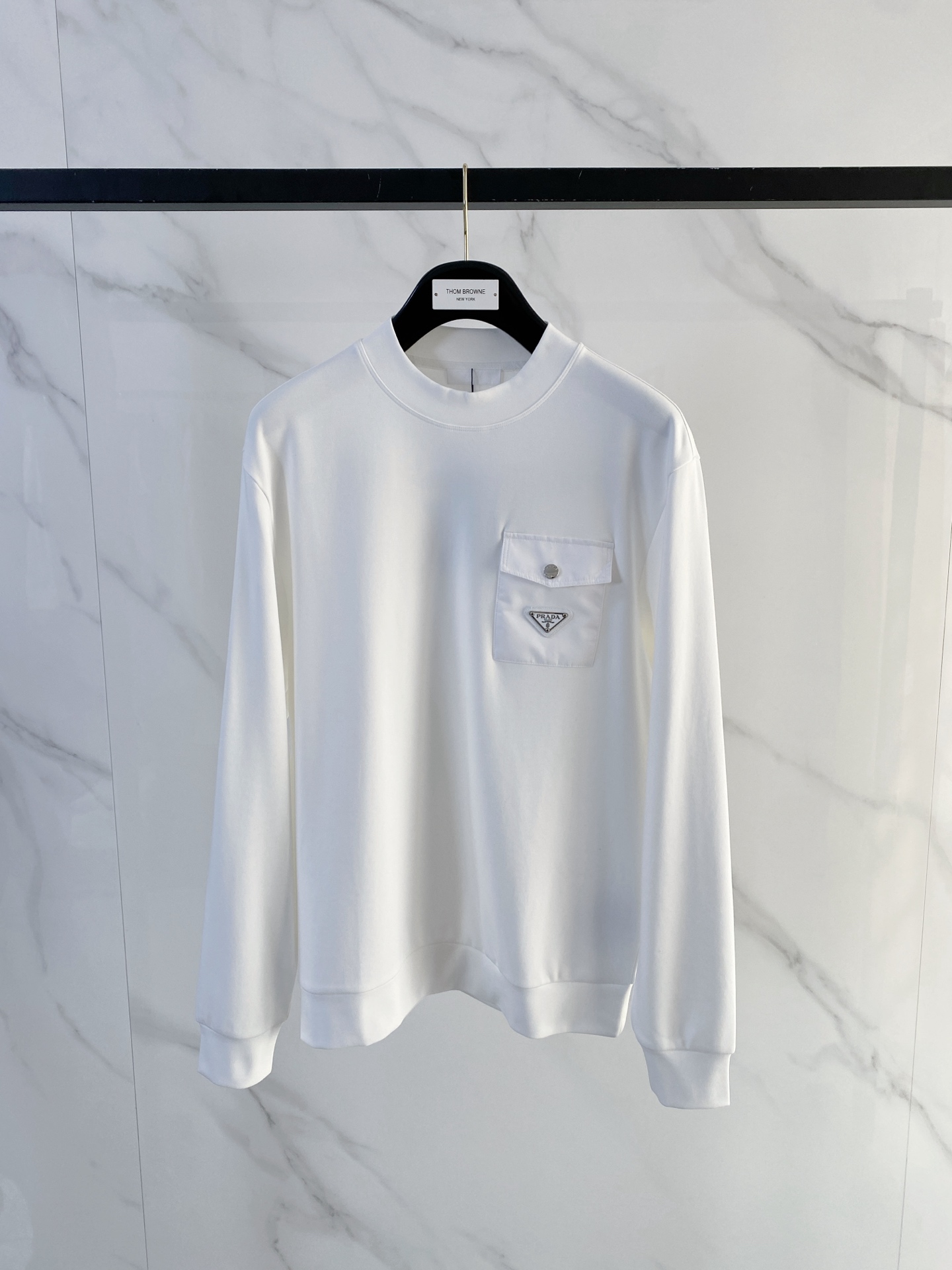 普拉达 精品打底衫 贸易公司订单 25SS 秋冬新款意式轻奢男士休闲长袖打底衫长袖 T恤 卫衣平整的抗皱