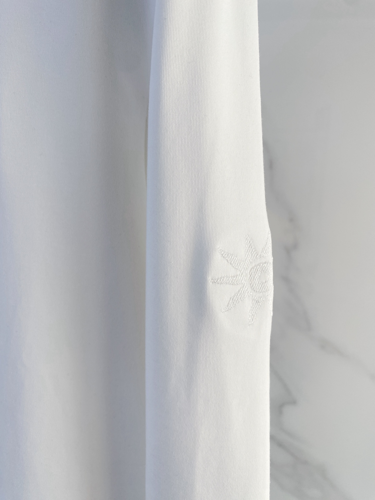 迪奥 精品打底衫 贸易公司订单 25SS 秋冬新款意式轻奢男士休闲长袖打底衫长袖 T恤 卫衣平整的抗皱性