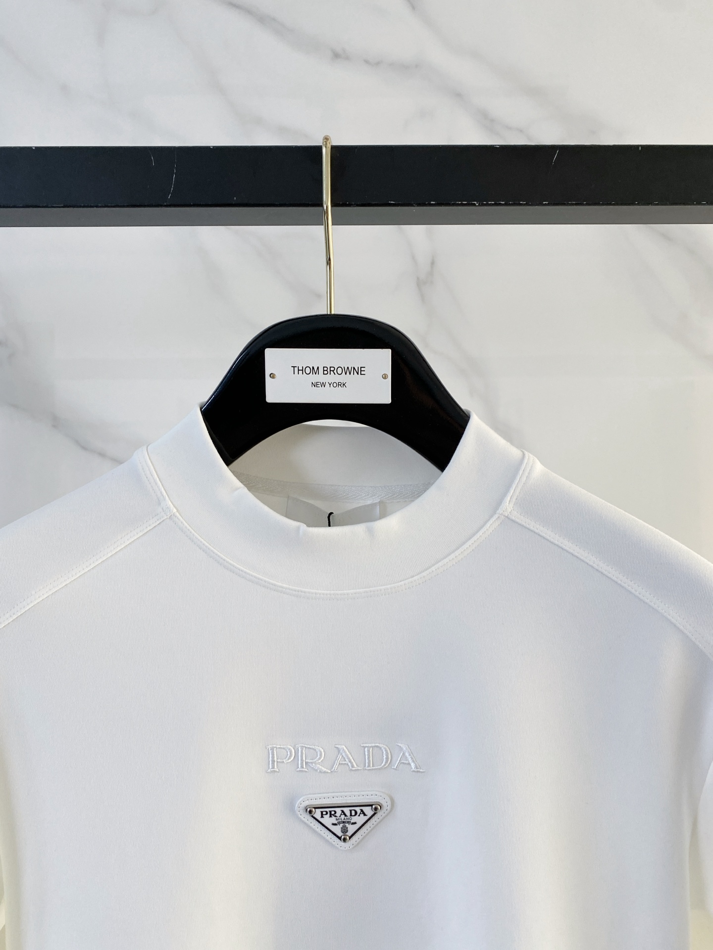 普拉达 精品打底衫 贸易公司订单 25SS 秋冬新款意式轻奢男士休闲长袖打底衫长袖 T恤 卫衣平整的抗皱