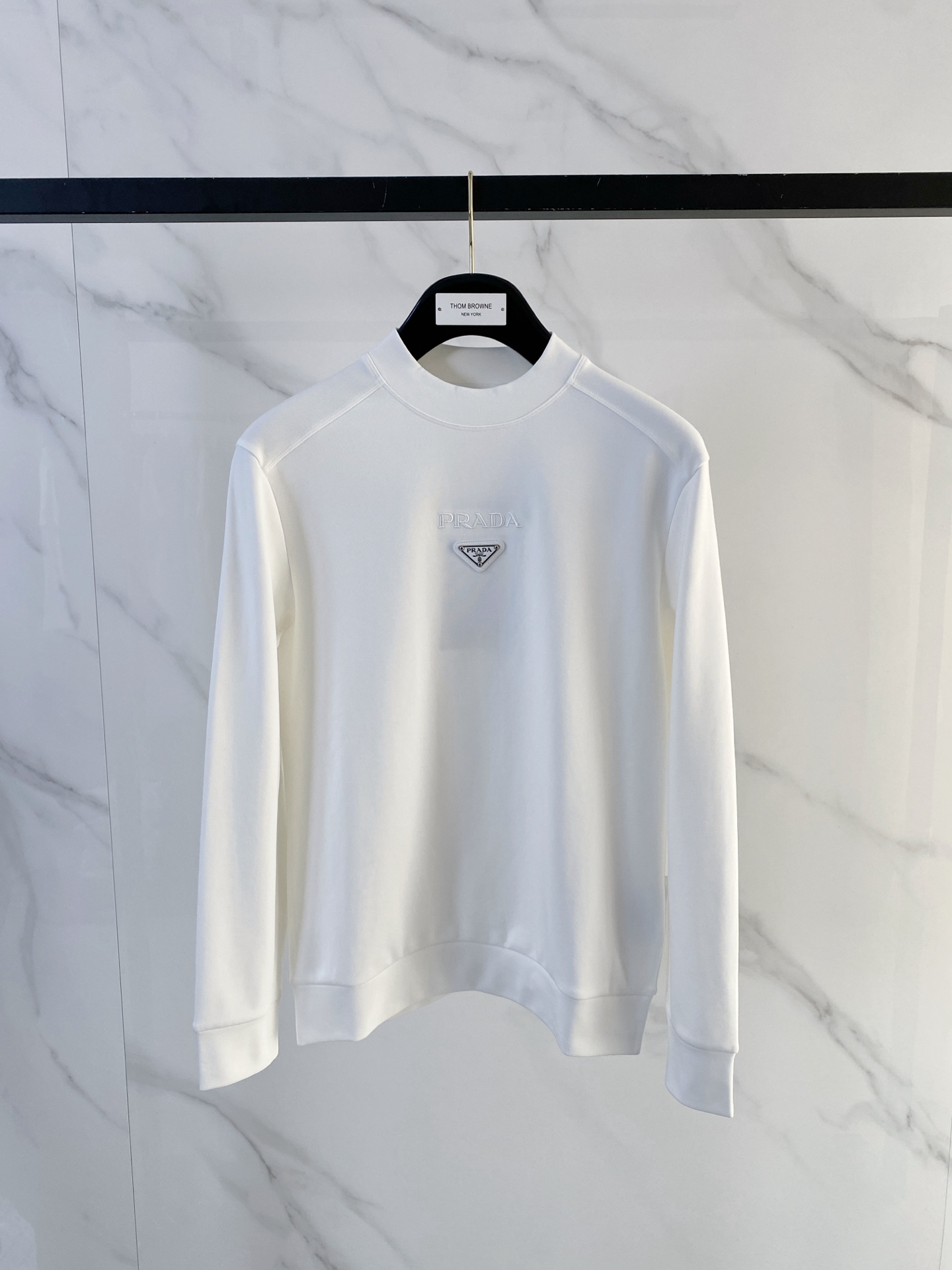 普拉达 精品打底衫 贸易公司订单 25SS 秋冬新款意式轻奢男士休闲长袖打底衫长袖 T恤 卫衣平整的抗皱