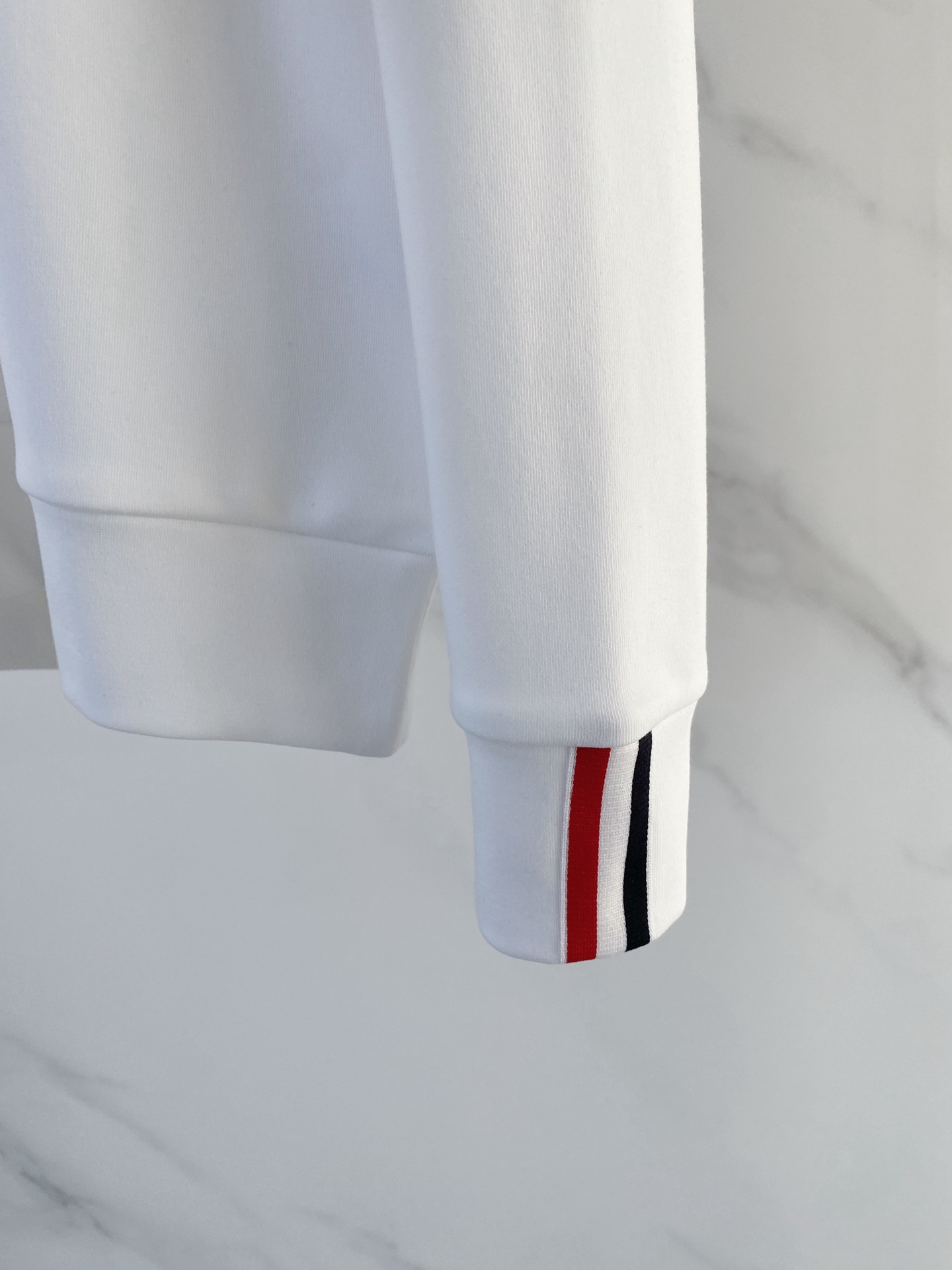 蒙口 精品打底衫 贸易公司订单 25SS 秋冬新款意式轻奢男士休闲长袖打底衫长袖 T恤 卫衣平整的抗皱性