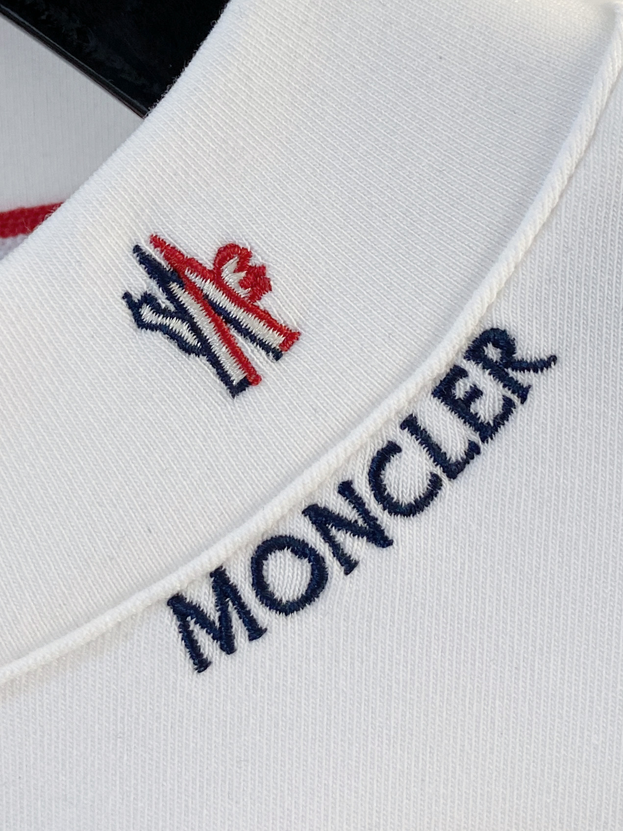 蒙口 精品打底衫 贸易公司订单 25SS 秋冬新款意式轻奢男士休闲长袖打底衫长袖 T恤 卫衣平整的抗皱性