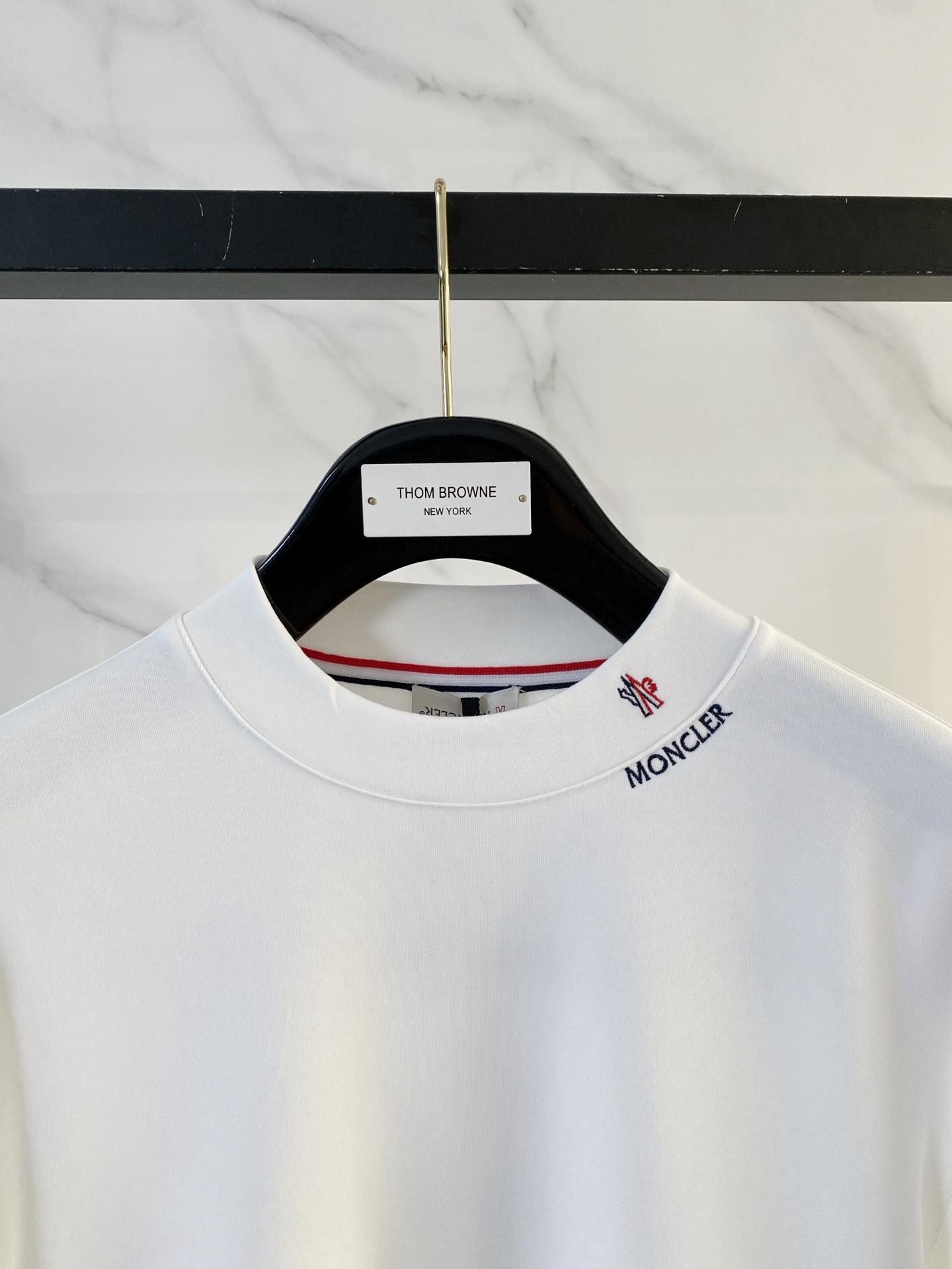 蒙口 精品打底衫 贸易公司订单 25SS 秋冬新款意式轻奢男士休闲长袖打底衫长袖 T恤 卫衣平整的抗皱性