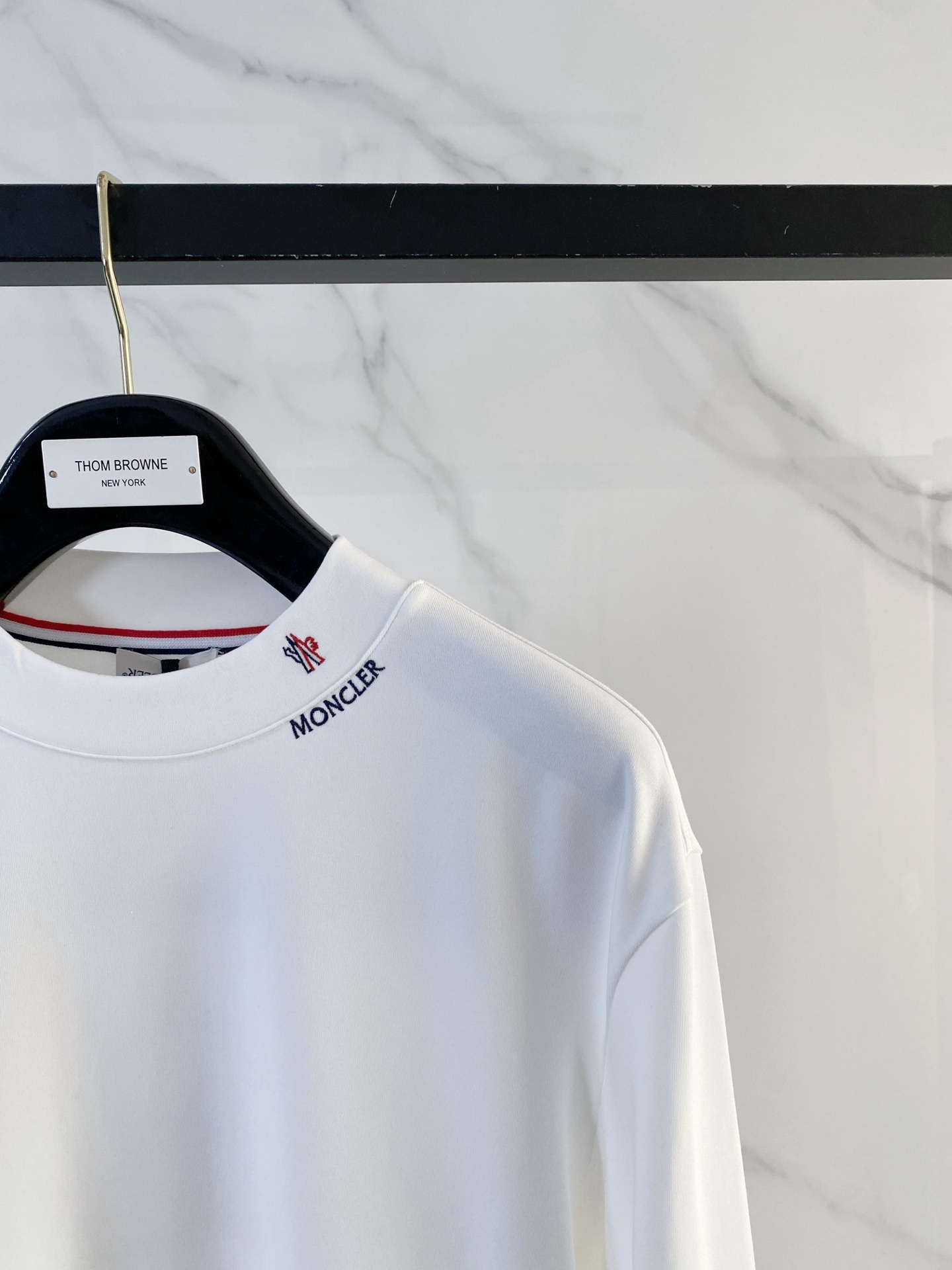 蒙口 精品打底衫 贸易公司订单 25SS 秋冬新款意式轻奢男士休闲长袖打底衫长袖 T恤 卫衣平整的抗皱性