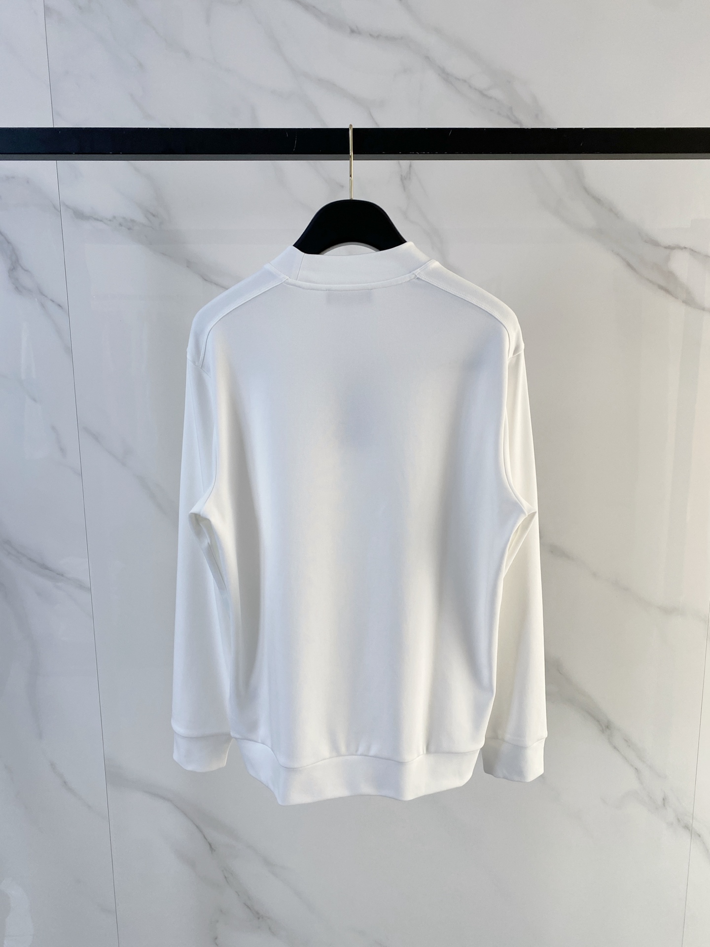 巴宝莉 精品打底衫 贸易公司订单 25SS 秋冬新款意式轻奢男士休闲长袖打底衫长袖 T恤 卫衣平整的抗皱