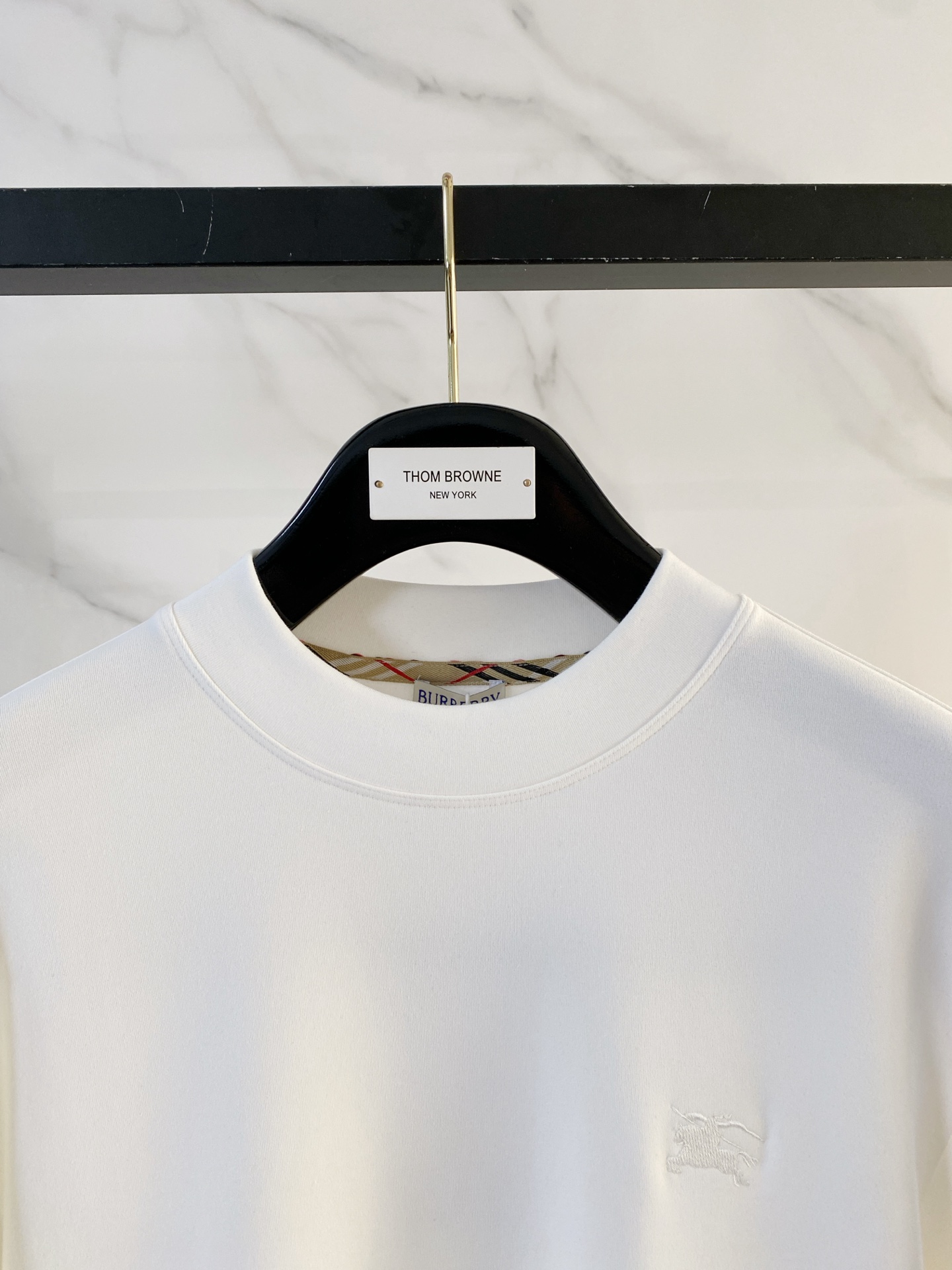 巴宝莉 精品打底衫 贸易公司订单 25SS 秋冬新款意式轻奢男士休闲长袖打底衫长袖 T恤 卫衣平整的抗皱