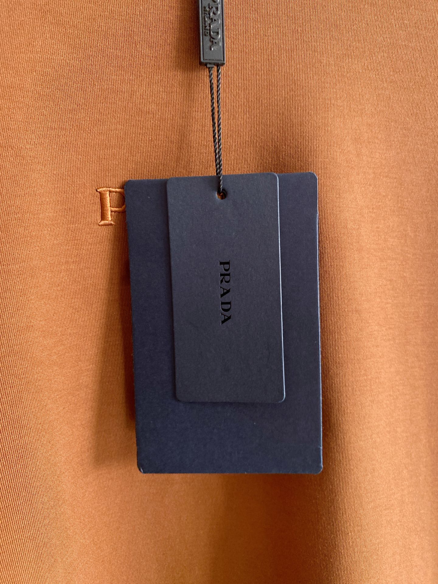 普拉达 精品打底衫 贸易公司订单 25SS 秋冬新款意式轻奢男士休闲长袖打底衫长袖 T恤 卫衣平整的抗皱