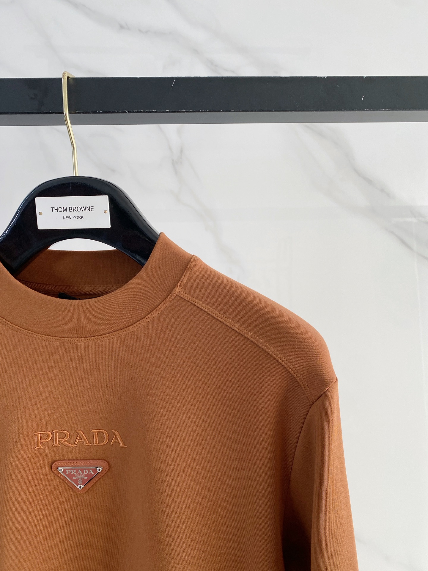 普拉达 精品打底衫 贸易公司订单 25SS 秋冬新款意式轻奢男士休闲长袖打底衫长袖 T恤 卫衣平整的抗皱