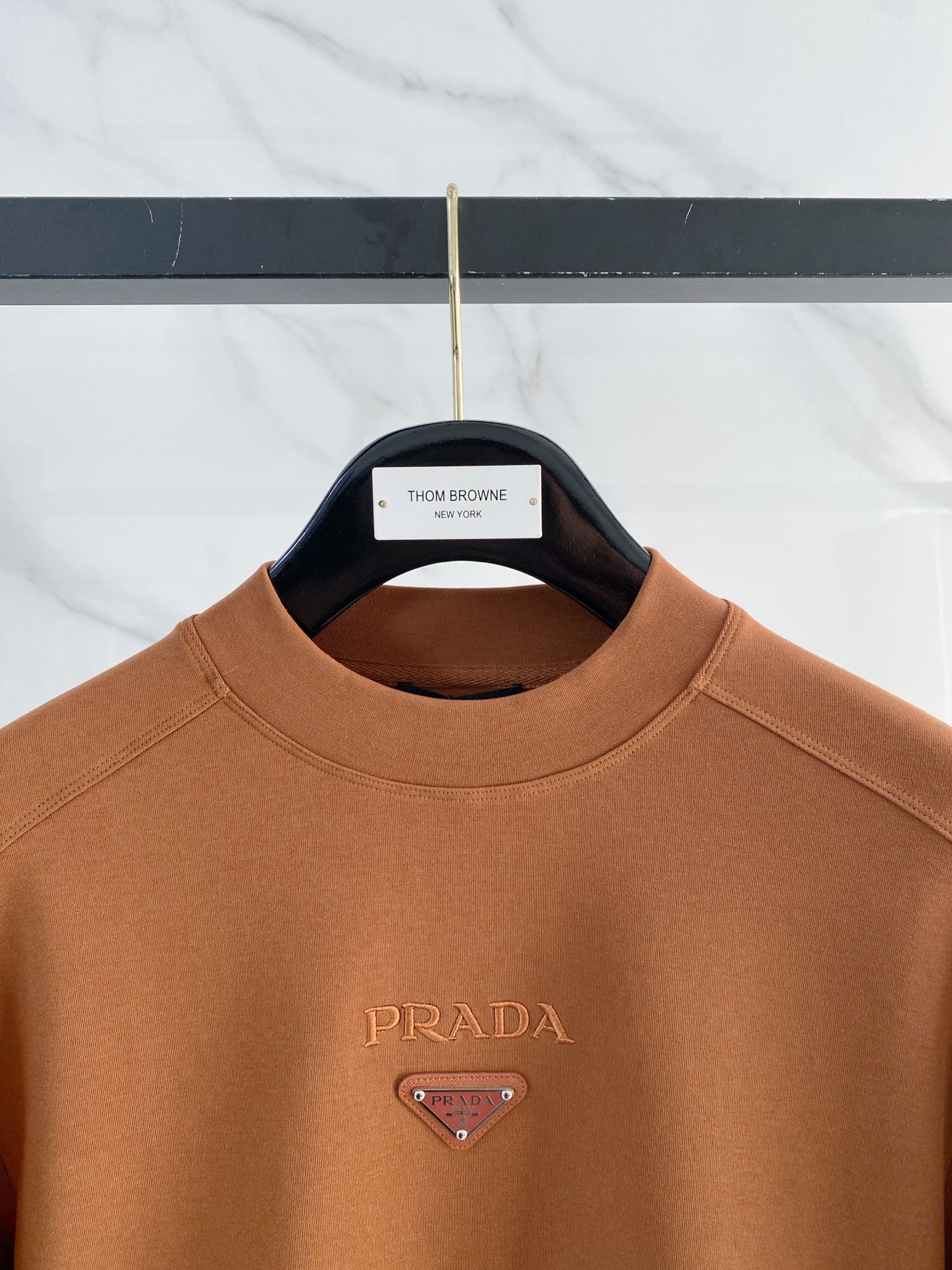 普拉达 精品打底衫 贸易公司订单 25SS 秋冬新款意式轻奢男士休闲长袖打底衫长袖 T恤 卫衣平整的抗皱