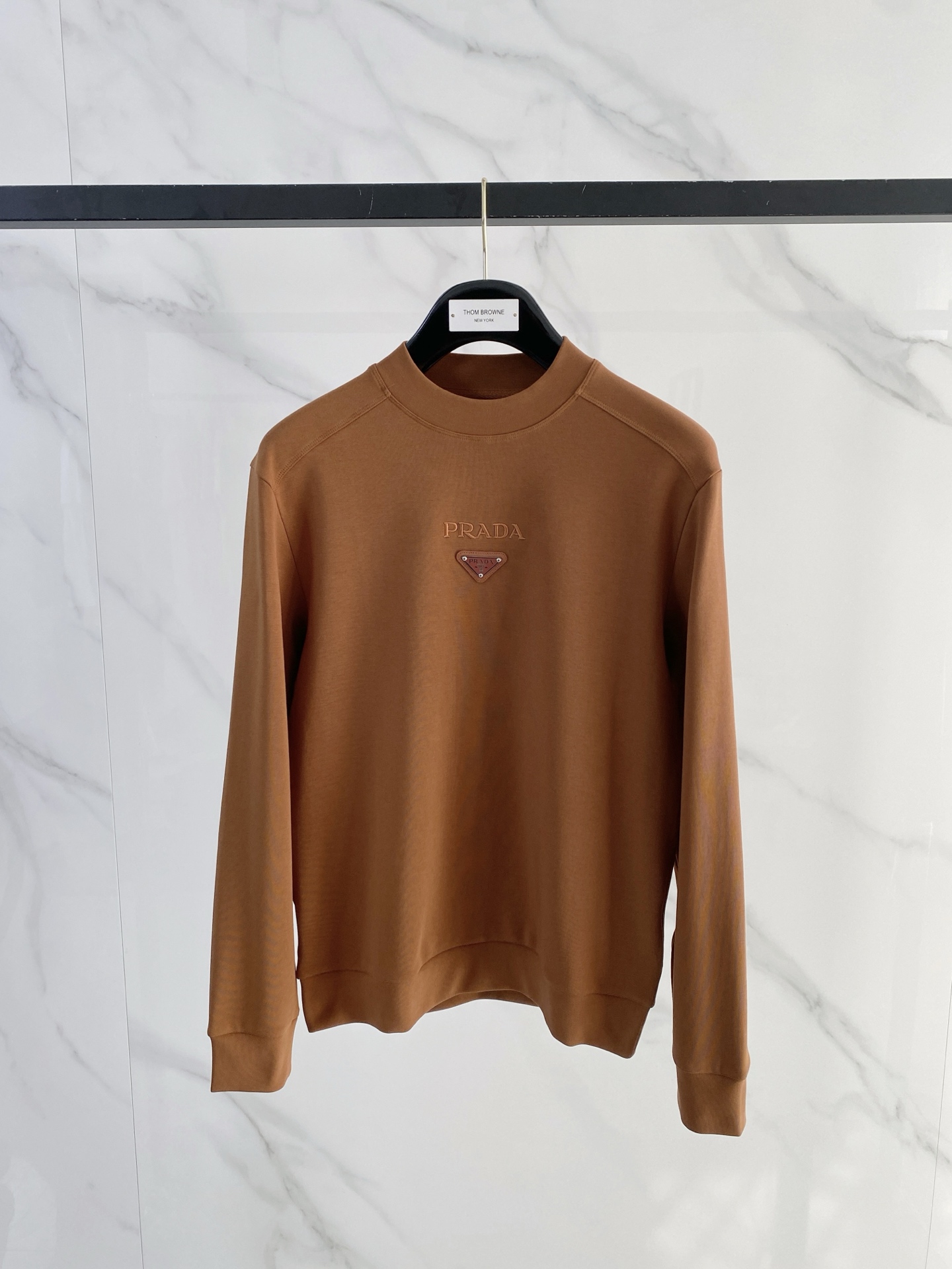 普拉达 精品打底衫 贸易公司订单 25SS 秋冬新款意式轻奢男士休闲长袖打底衫长袖 T恤 卫衣平整的抗皱