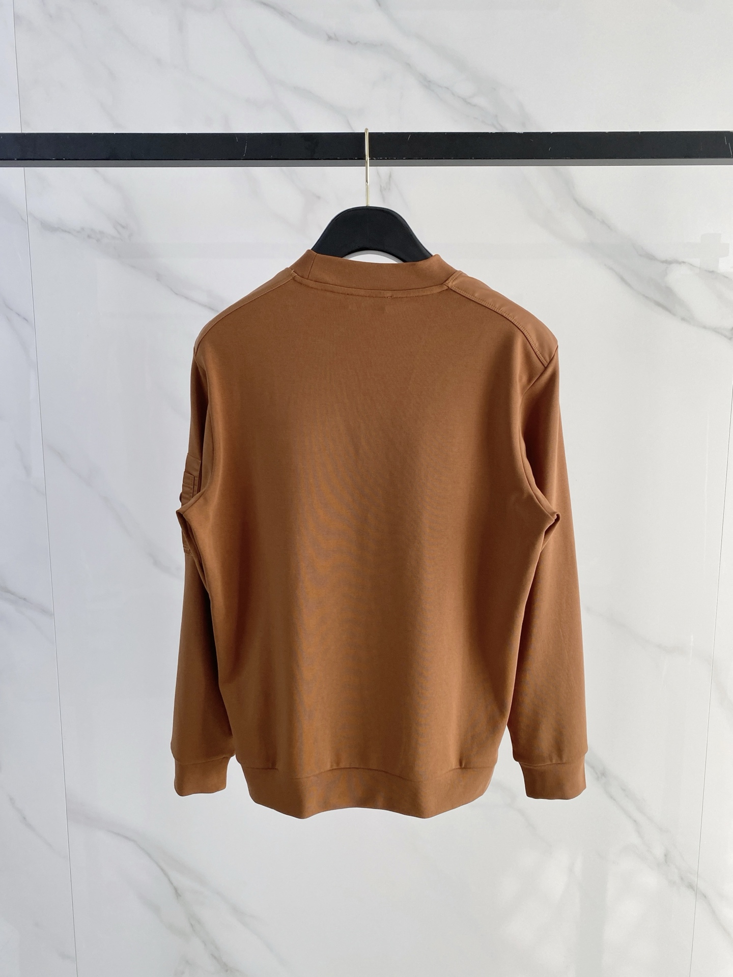 普拉达 精品打底衫 贸易公司订单 25SS 秋冬新款意式轻奢男士休闲长袖打底衫长袖 T恤 卫衣平整的抗皱