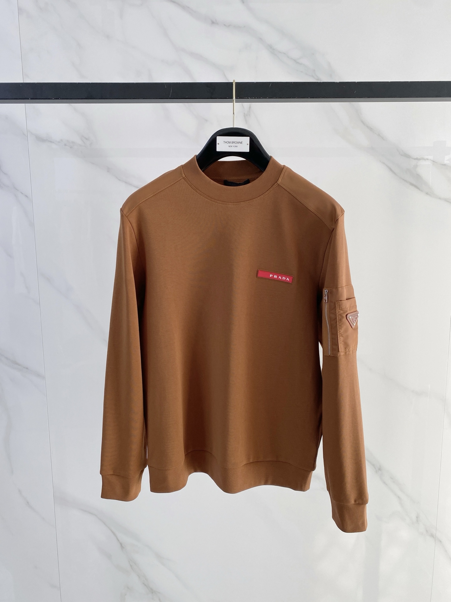 普拉达 精品打底衫 贸易公司订单 25SS 秋冬新款意式轻奢男士休闲长袖打底衫长袖 T恤 卫衣平整的抗皱