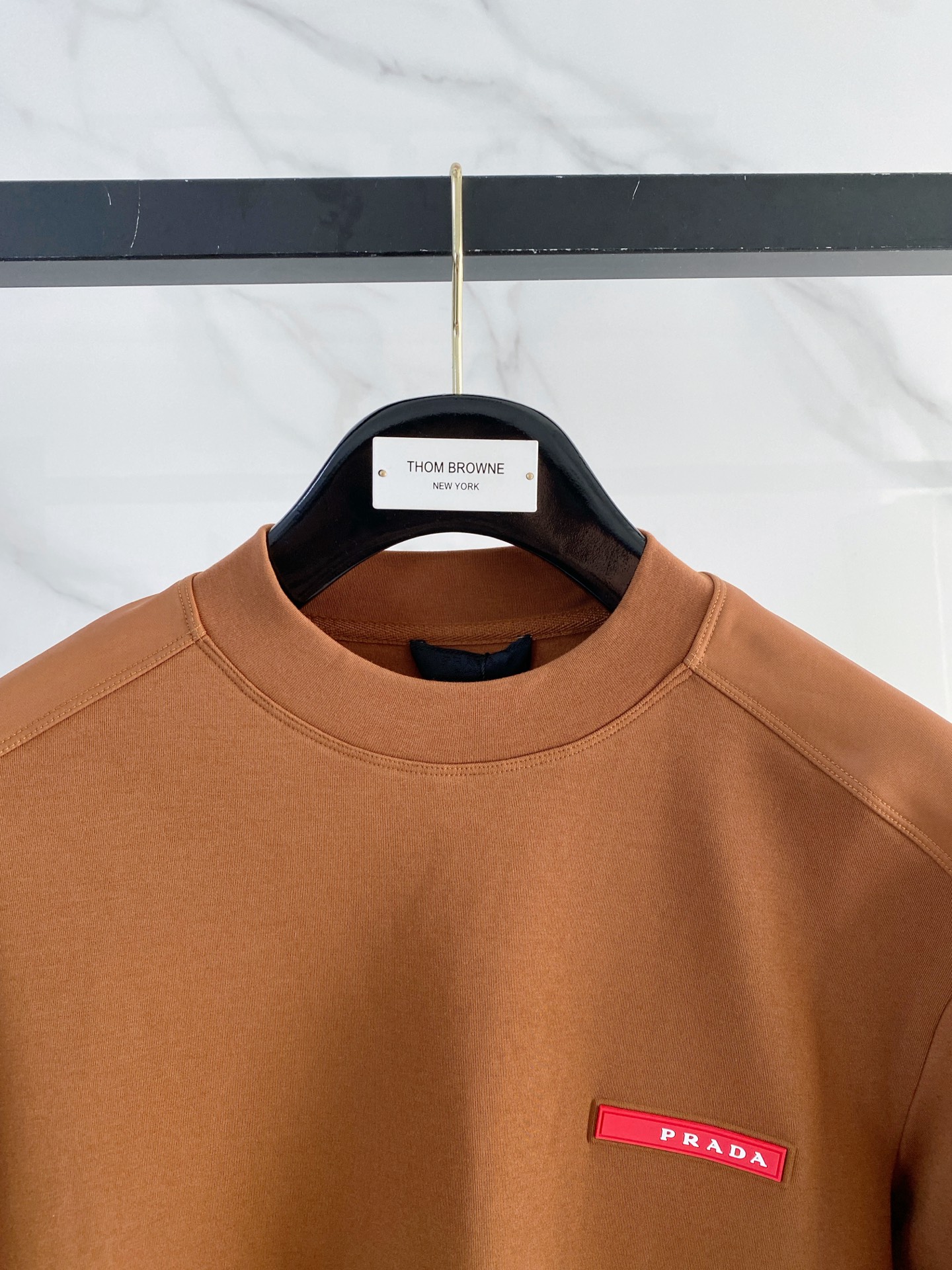 普拉达 精品打底衫 贸易公司订单 25SS 秋冬新款意式轻奢男士休闲长袖打底衫长袖 T恤 卫衣平整的抗皱