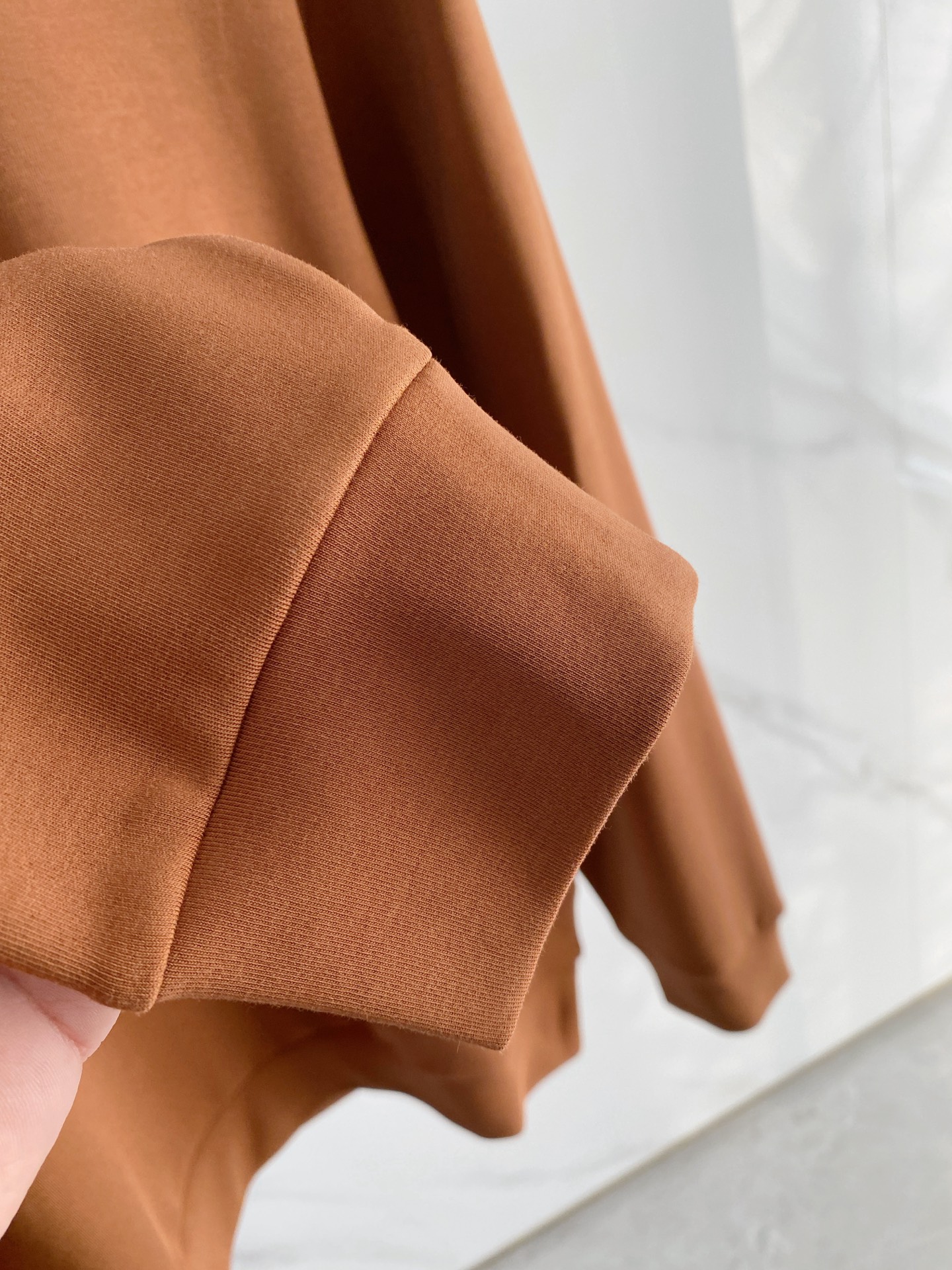 蒙口 精品打底衫 贸易公司订单 25SS 秋冬新款意式轻奢男士休闲长袖打底衫长袖 T恤 卫衣平整的抗皱性