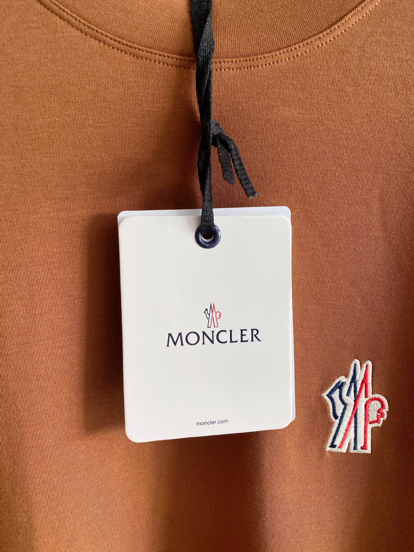 蒙口 精品打底衫 贸易公司订单 25SS 秋冬新款意式轻奢男士休闲长袖打底衫长袖 T恤 卫衣平整的抗皱性