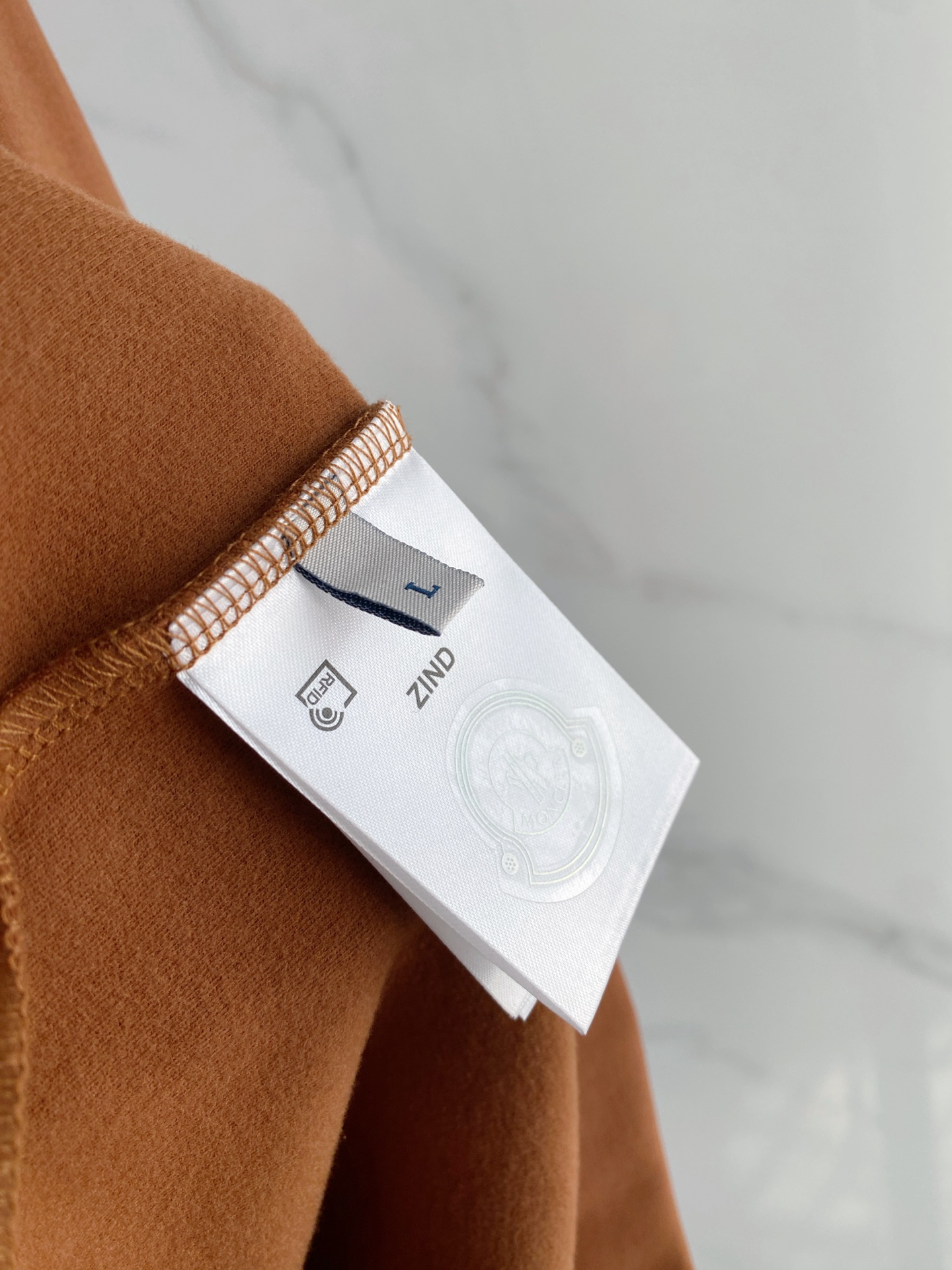 蒙口 精品打底衫 贸易公司订单 25SS 秋冬新款意式轻奢男士休闲长袖打底衫长袖 T恤 卫衣平整的抗皱性