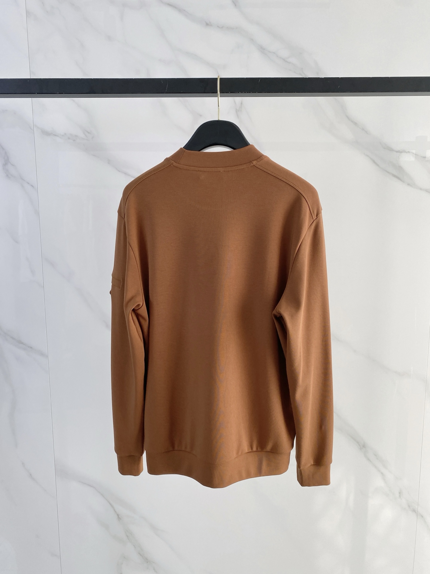 普拉达 精品打底衫 贸易公司订单 25SS 秋冬新款意式轻奢男士休闲长袖打底衫长袖 T恤 卫衣平整的抗皱