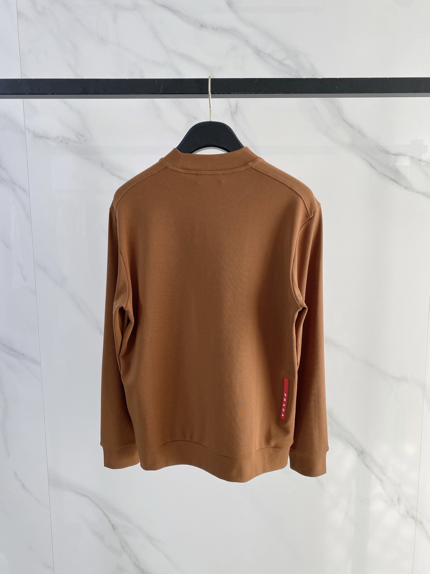 普拉达 精品打底衫 贸易公司订单 25SS 秋冬新款意式轻奢男士休闲长袖打底衫长袖 T恤 卫衣平整的抗皱