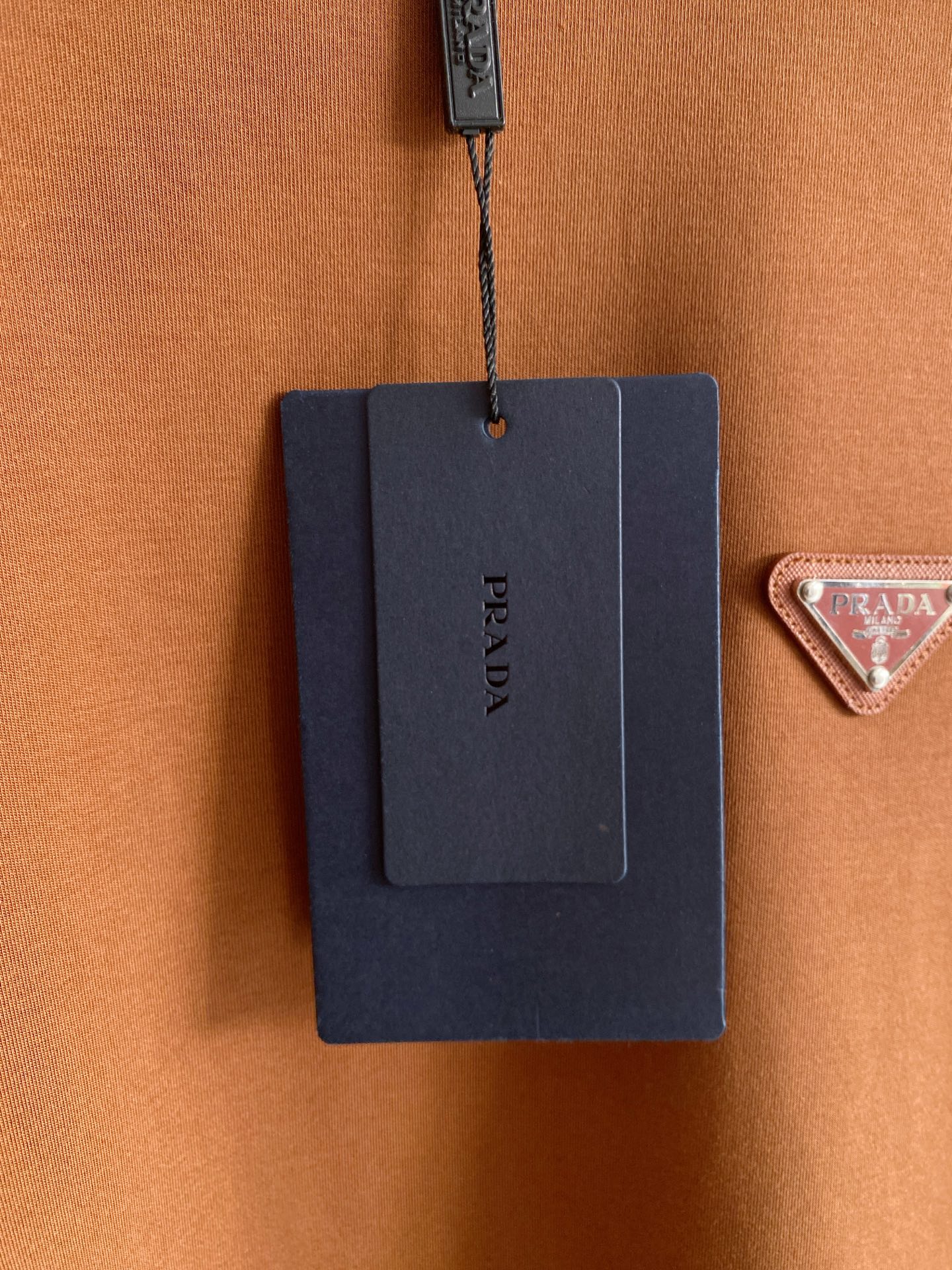 普拉达 精品打底衫 贸易公司订单 25SS 秋冬新款意式轻奢男士休闲长袖打底衫长袖 T恤 卫衣平整的抗皱