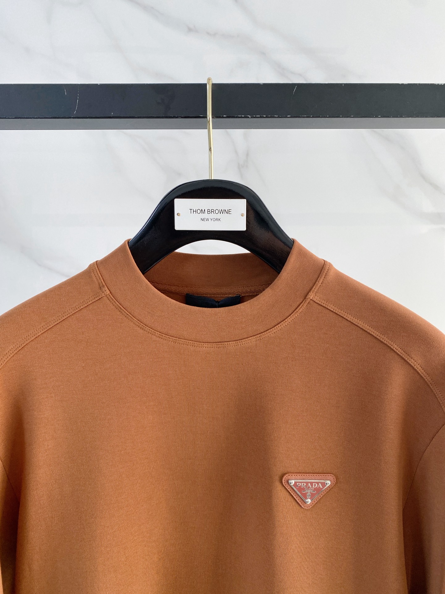 普拉达 精品打底衫 贸易公司订单 25SS 秋冬新款意式轻奢男士休闲长袖打底衫长袖 T恤 卫衣平整的抗皱