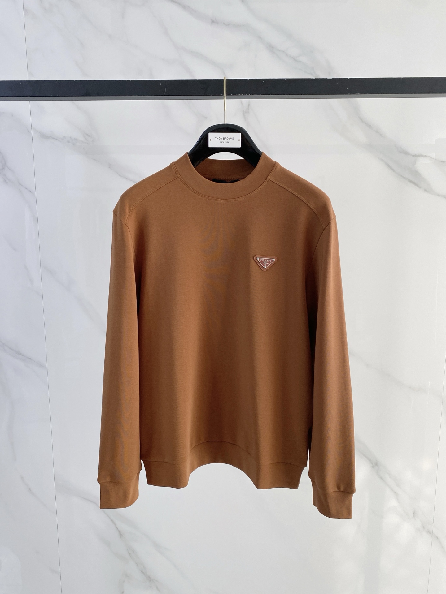 普拉达 精品打底衫 贸易公司订单 25SS 秋冬新款意式轻奢男士休闲长袖打底衫长袖 T恤 卫衣平整的抗皱