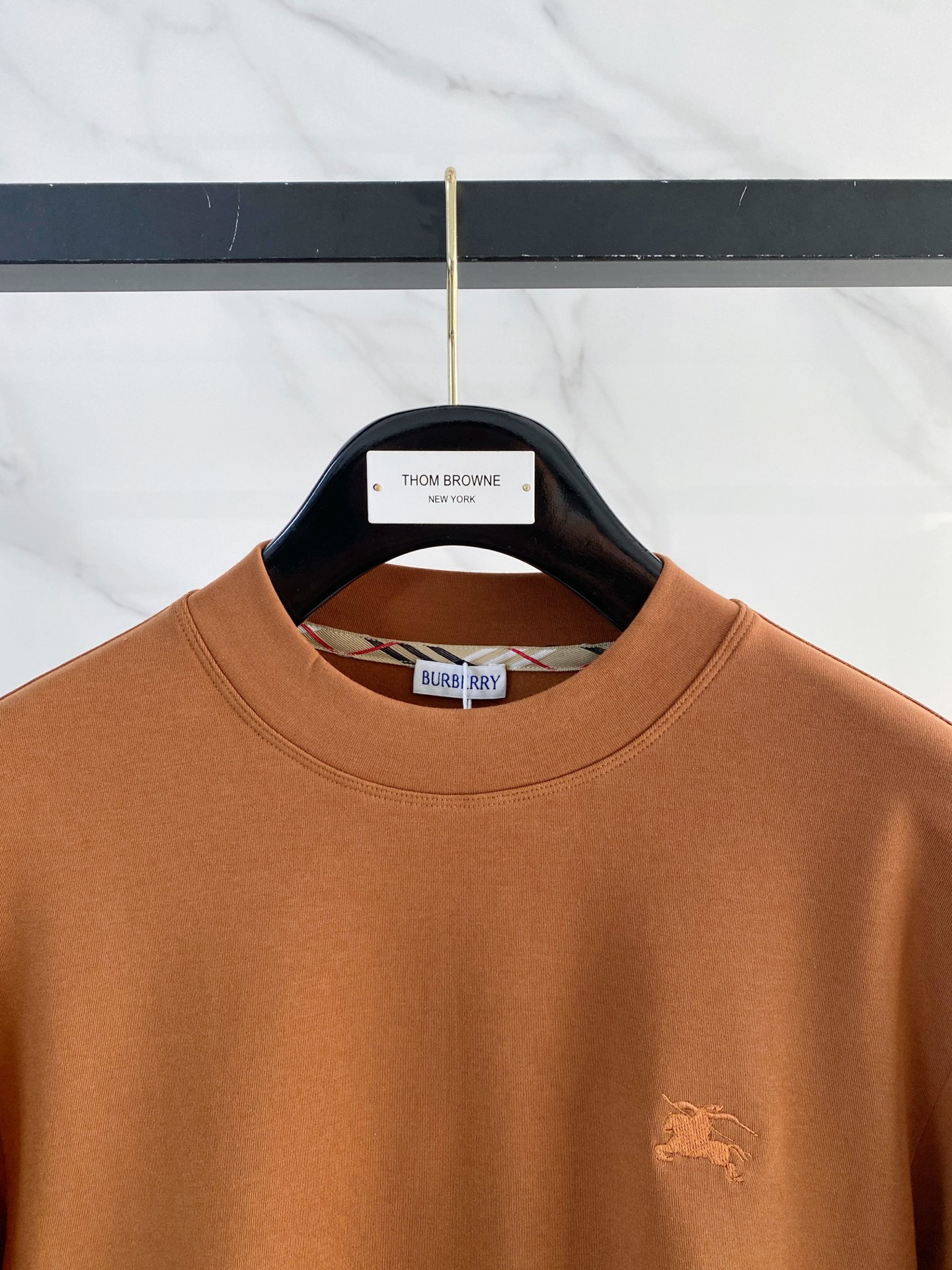 巴宝莉 精品打底衫 贸易公司订单 25SS 秋冬新款意式轻奢男士休闲长袖打底衫长袖 T恤 卫衣平整的抗皱