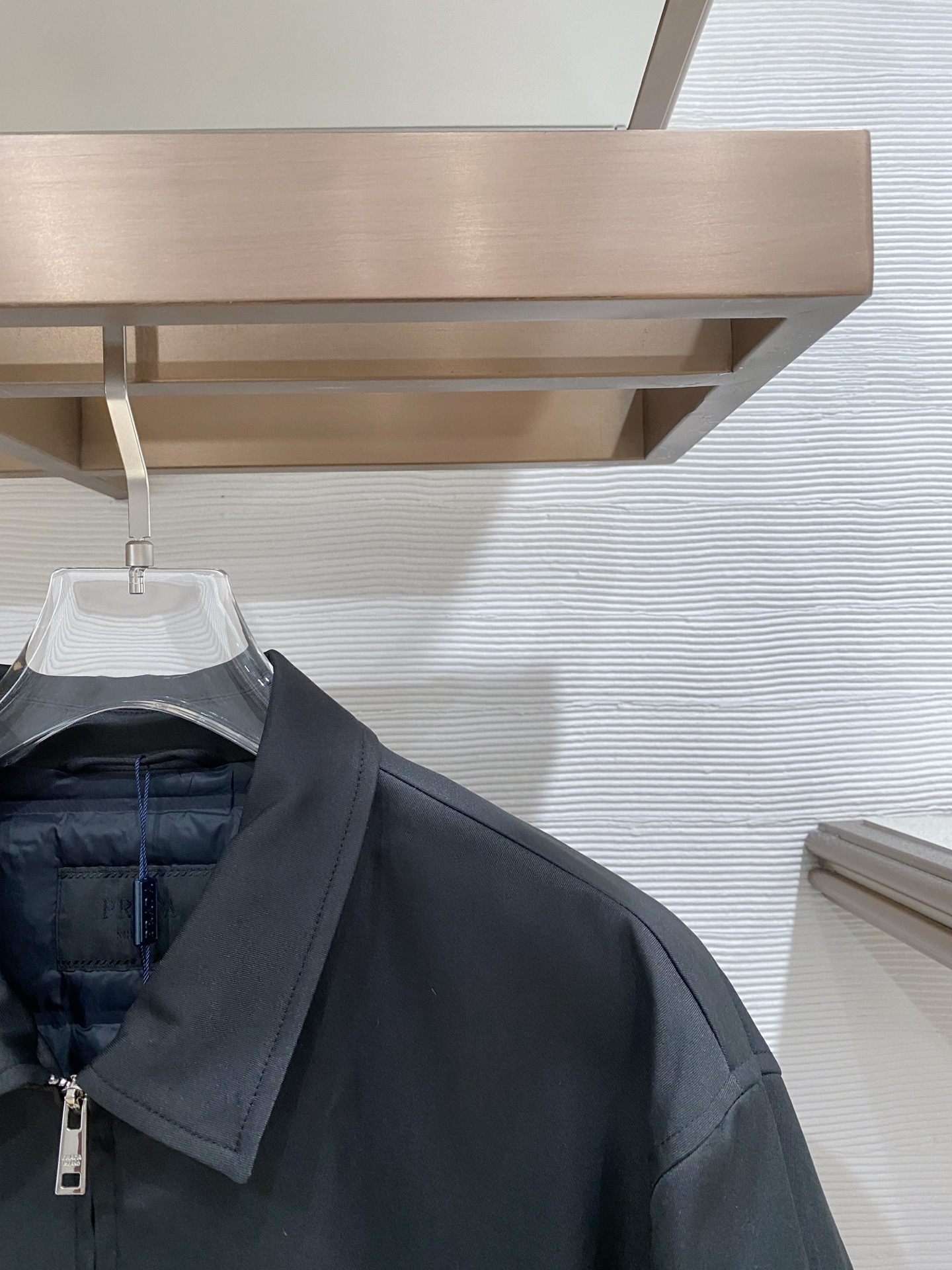 普拉达 2025秋冬新款羽绒服 原版1:1订制五金配件全进口原版定制 欢迎专柜对比 绝对的高品质 采用国