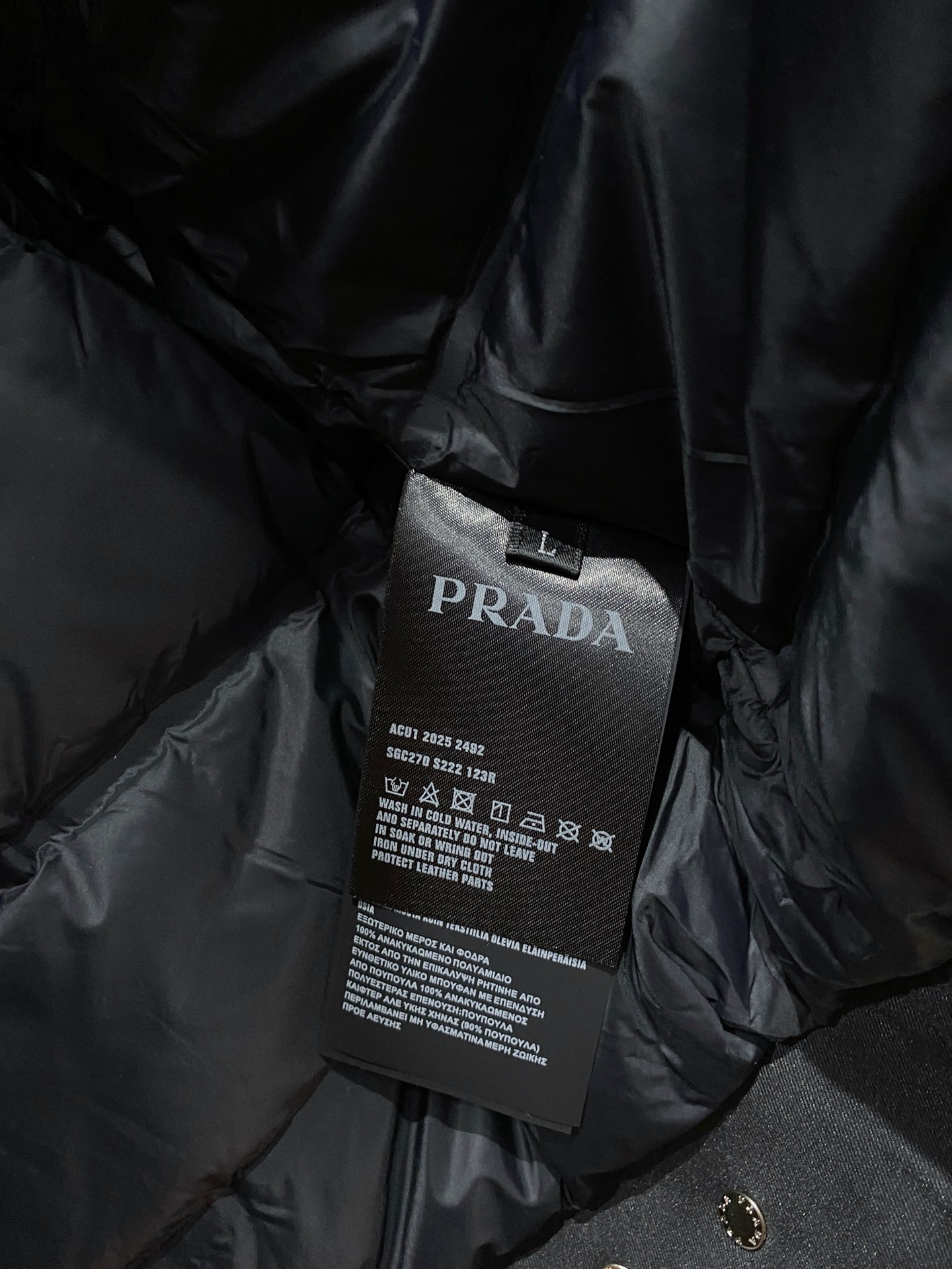 普拉达 2025秋冬新款羽绒服 原版1:1订制五金配件全进口原版定制 欢迎专柜对比 绝对的高品质 采用国