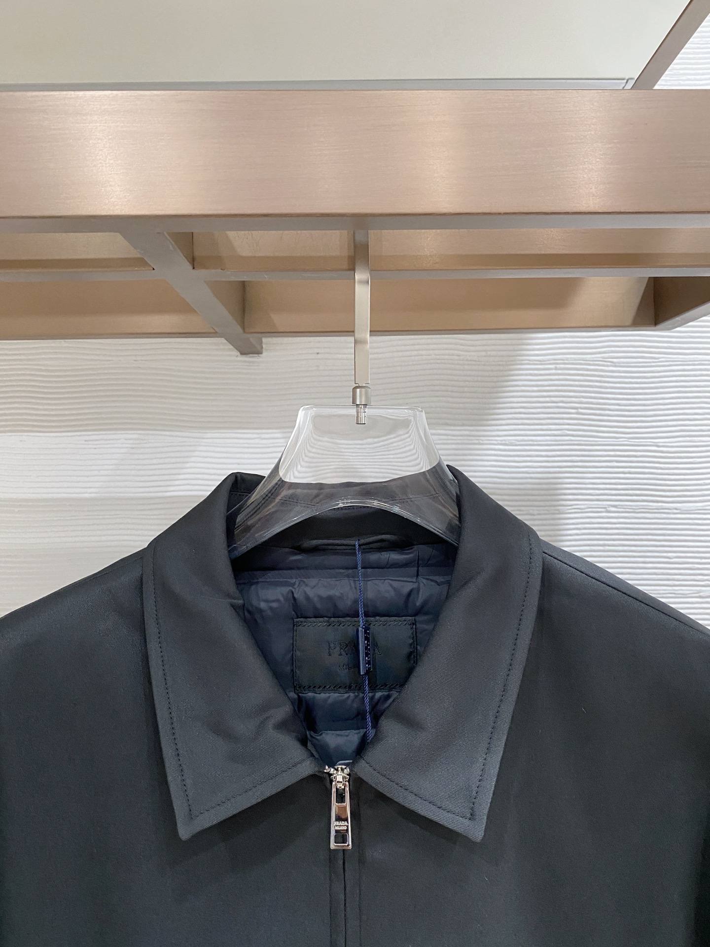 普拉达 2025秋冬新款羽绒服 原版1:1订制五金配件全进口原版定制 欢迎专柜对比 绝对的高品质 采用国