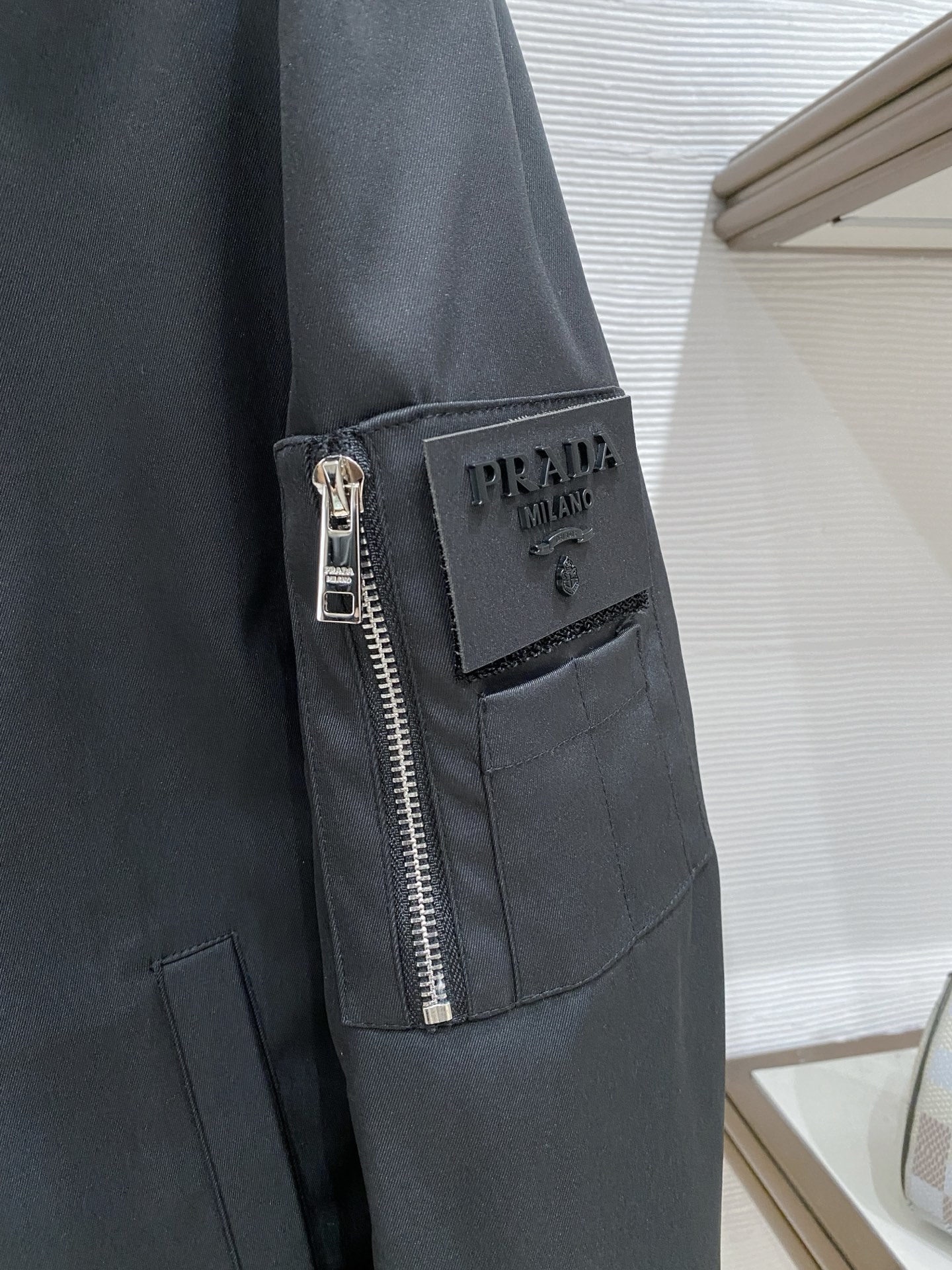 普拉达 2025秋冬新款羽绒服 原版1:1订制五金配件全进口原版定制 欢迎专柜对比 绝对的高品质 采用国