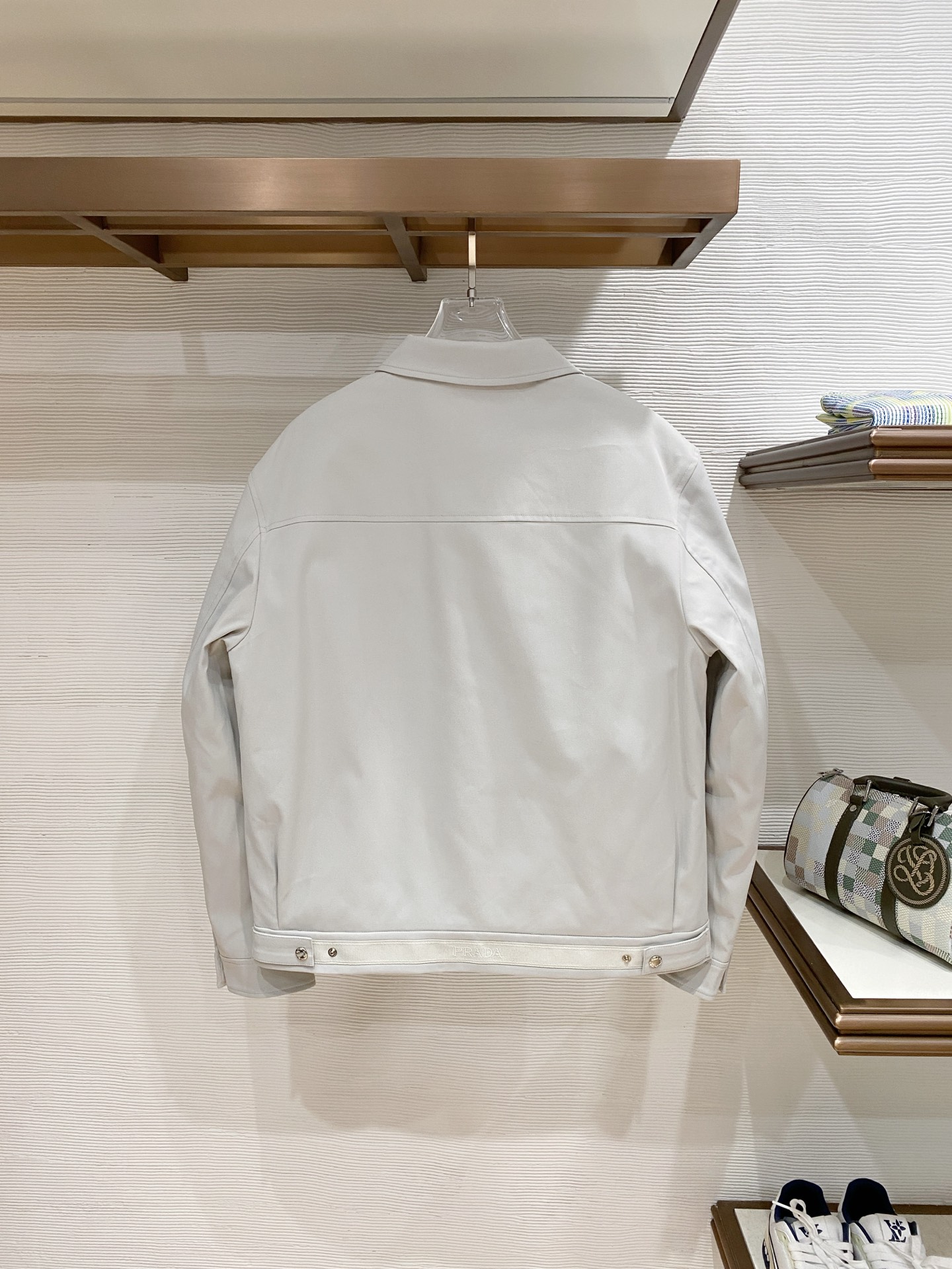 普拉达 2025秋冬新款羽绒服 原版1:1订制五金配件全进口原版定制 欢迎专柜对比 绝对的高品质 采用国