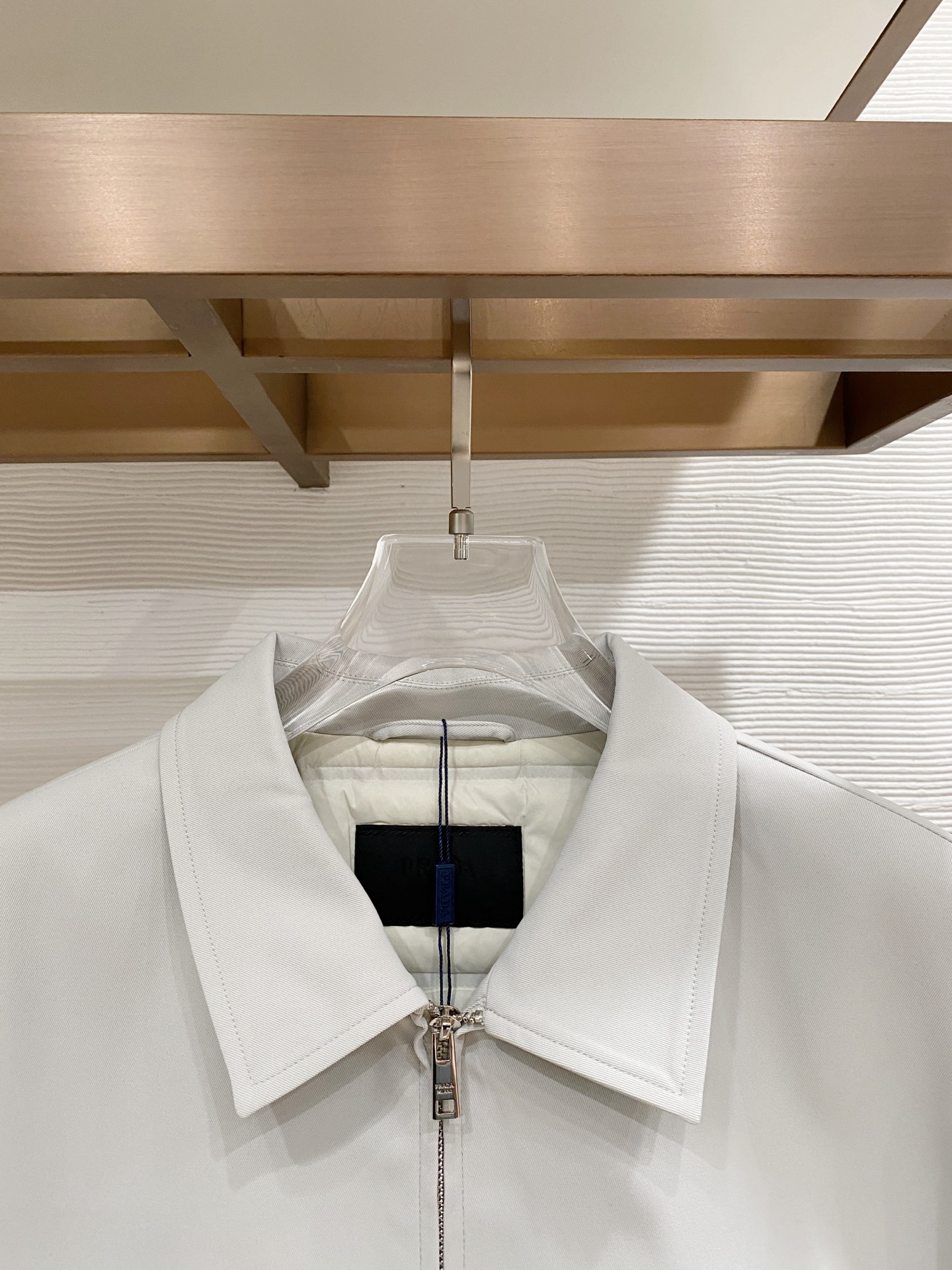 普拉达 2025秋冬新款羽绒服 原版1:1订制五金配件全进口原版定制 欢迎专柜对比 绝对的高品质 采用国