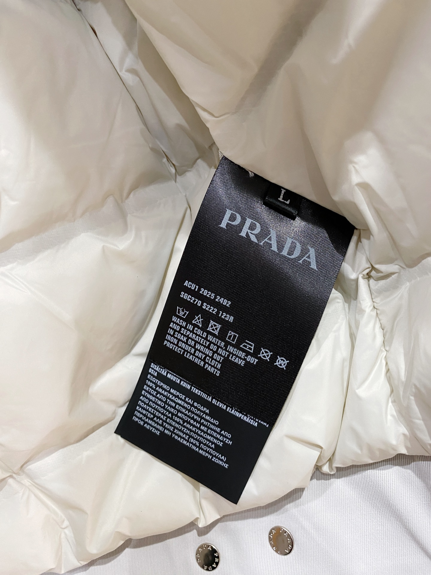 普拉达 2025秋冬新款羽绒服 原版1:1订制五金配件全进口原版定制 欢迎专柜对比 绝对的高品质 采用国