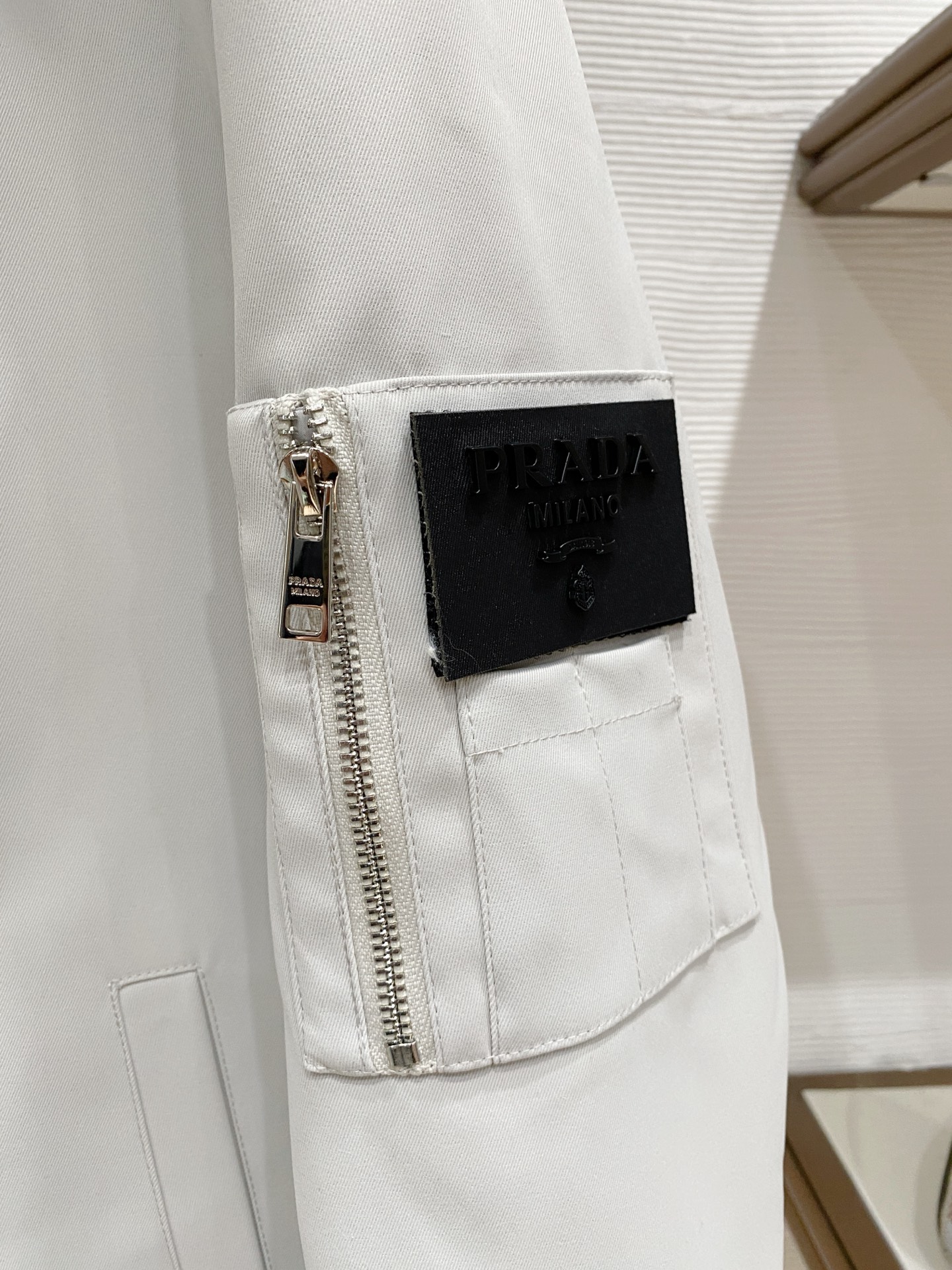 普拉达 2025秋冬新款羽绒服 原版1:1订制五金配件全进口原版定制 欢迎专柜对比 绝对的高品质 采用国