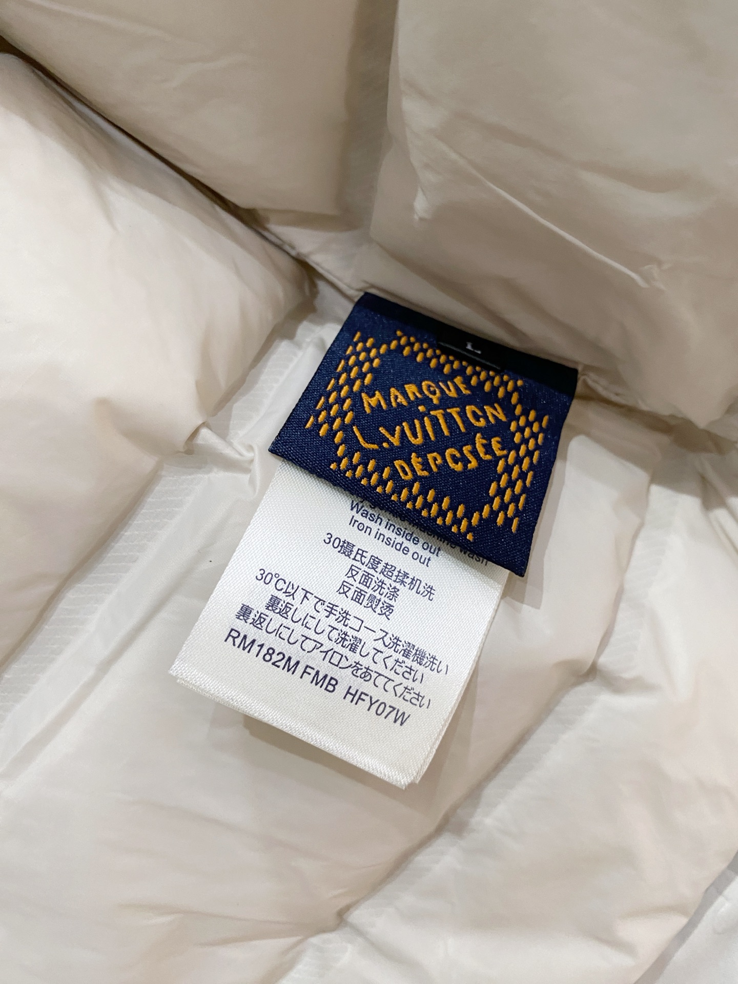 1v路易威登 2025秋冬新款羽绒服 原版1:1订制五金配件全进口原版定制 欢迎专柜对比 绝对的高品质 