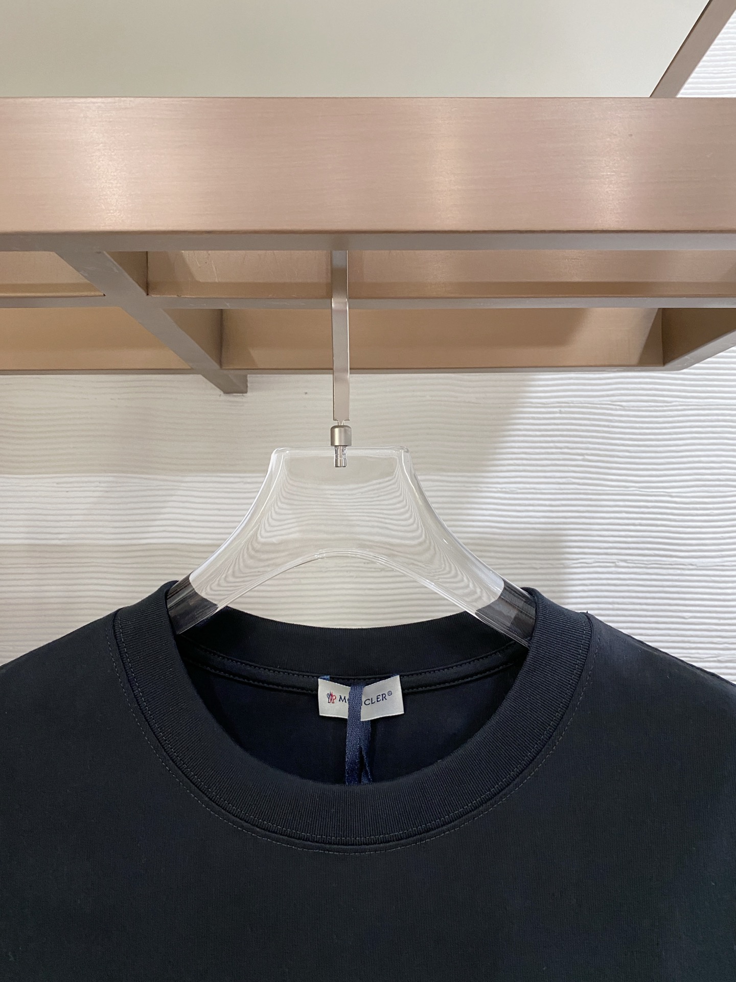 🌟 Moncler 蒙口 经典标识印花短袖T恤，采用280克纯棉面料，柔软透气，夏天穿超舒服! 细节满分