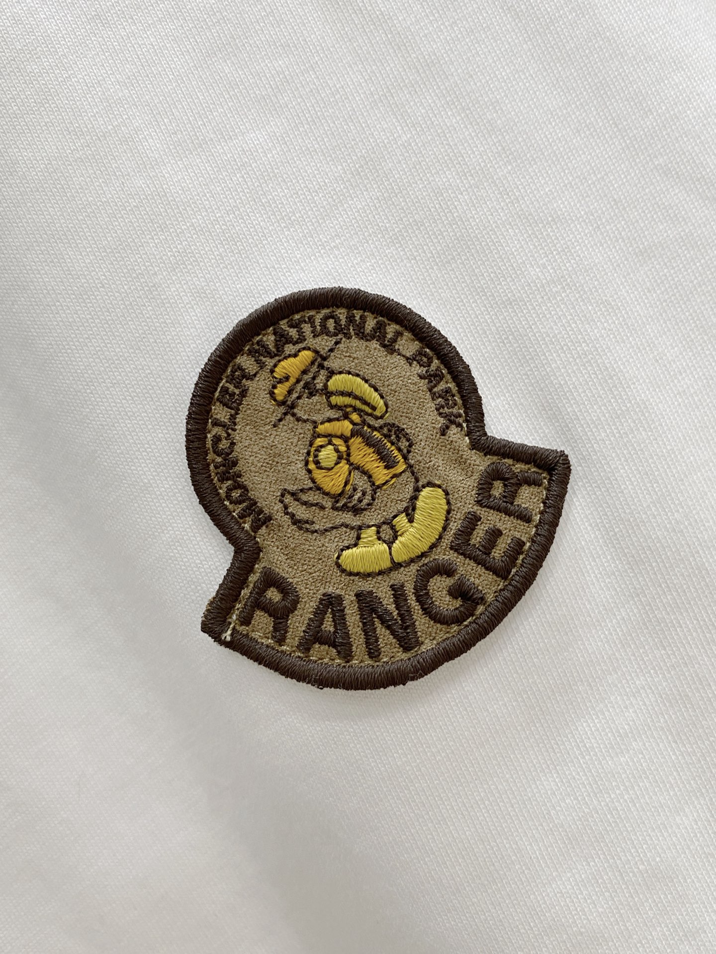 🌟 Moncler 蒙口 经典标识印花短袖T恤，采用280克纯棉面料，柔软透气，夏天穿超舒服! 细节满分
