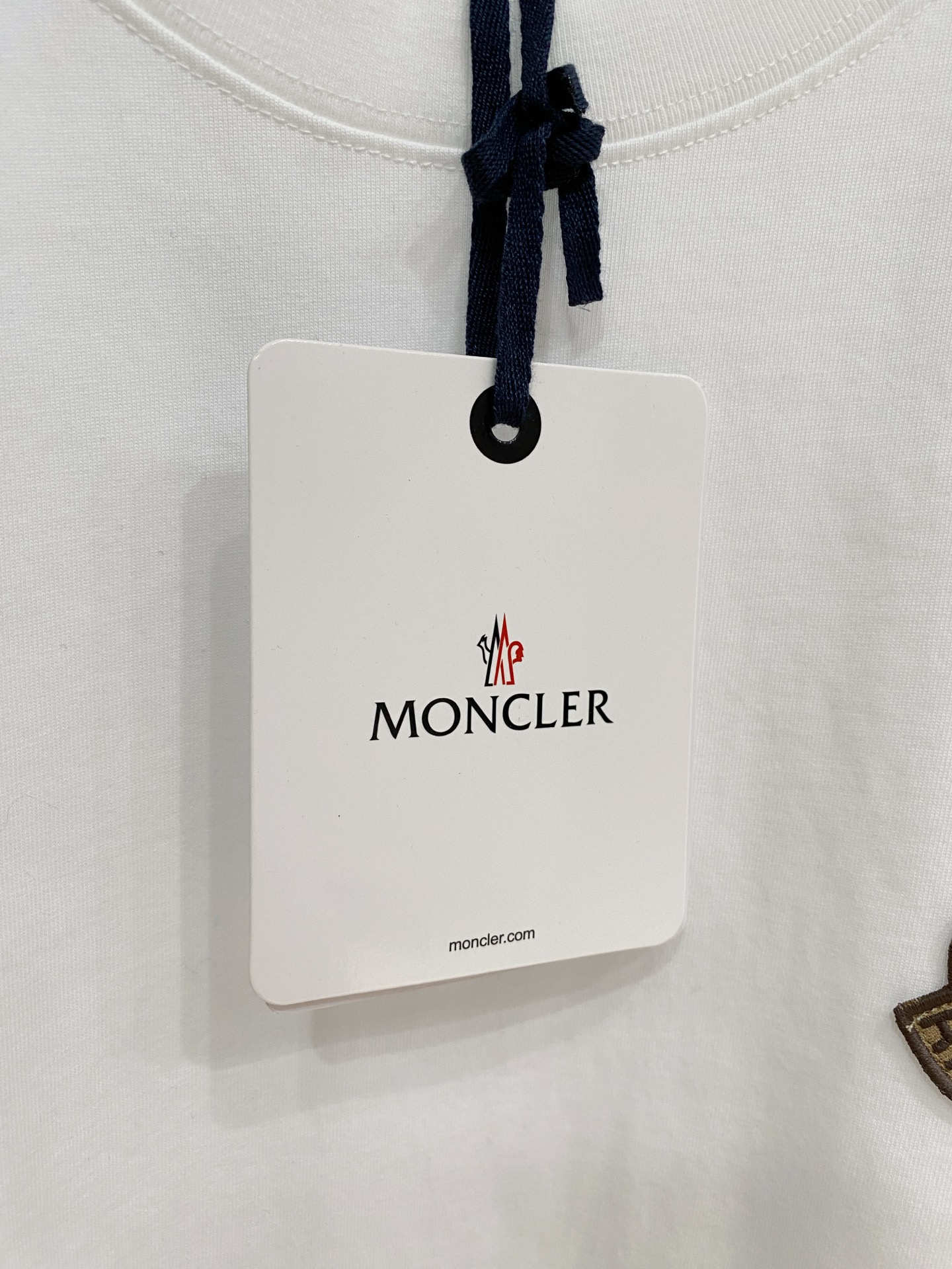 🌟 Moncler 蒙口 经典标识印花短袖T恤，采用280克纯棉面料，柔软透气，夏天穿超舒服! 细节满分